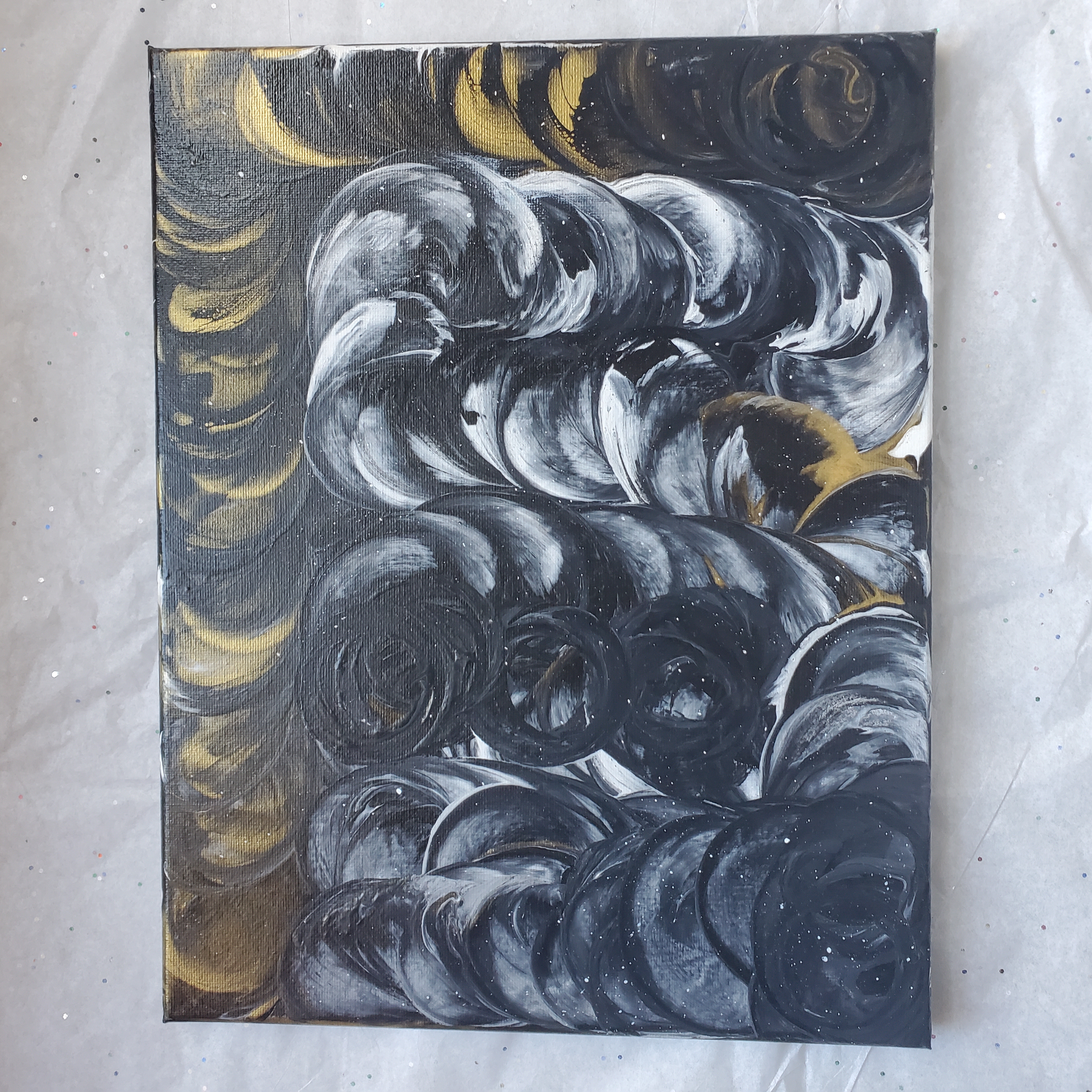 Black/white/gold beauty