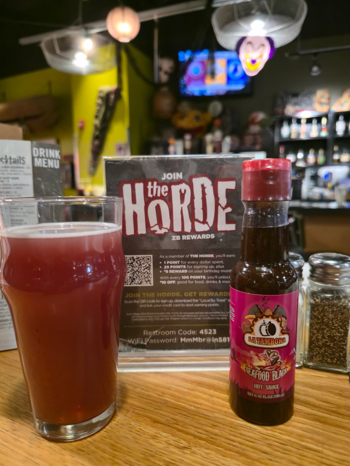 LA TAMBORA Salsa Picante Marisquera Negra Black Seafood Hot Sauce 6.42 FL OZ / 190 ml (1 Pack)