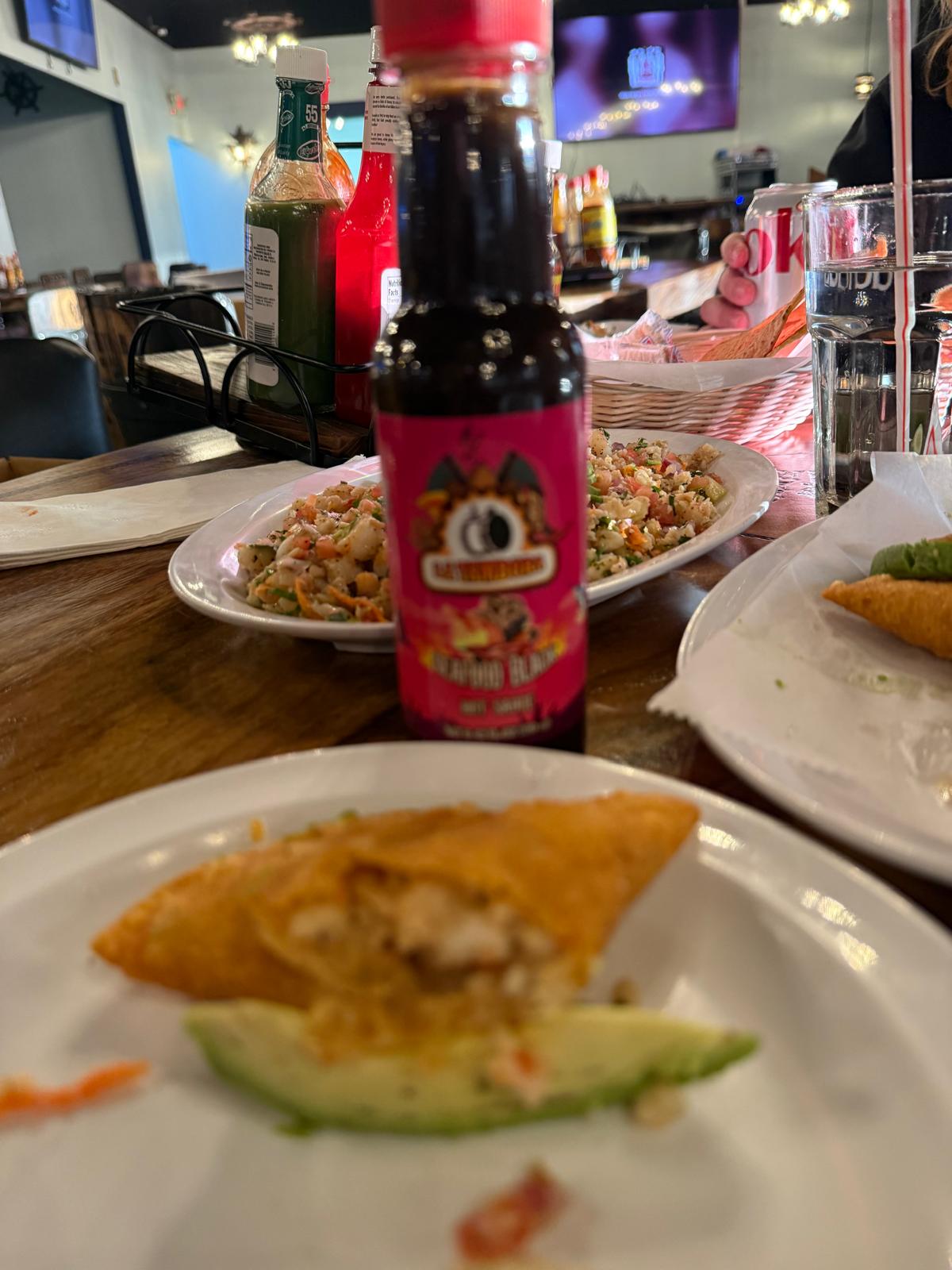 LA TAMBORA Salsa Picante Marisquera Negra Black Seafood Hot Sauce 6.42 FL OZ / 190 ml (1 Pack)