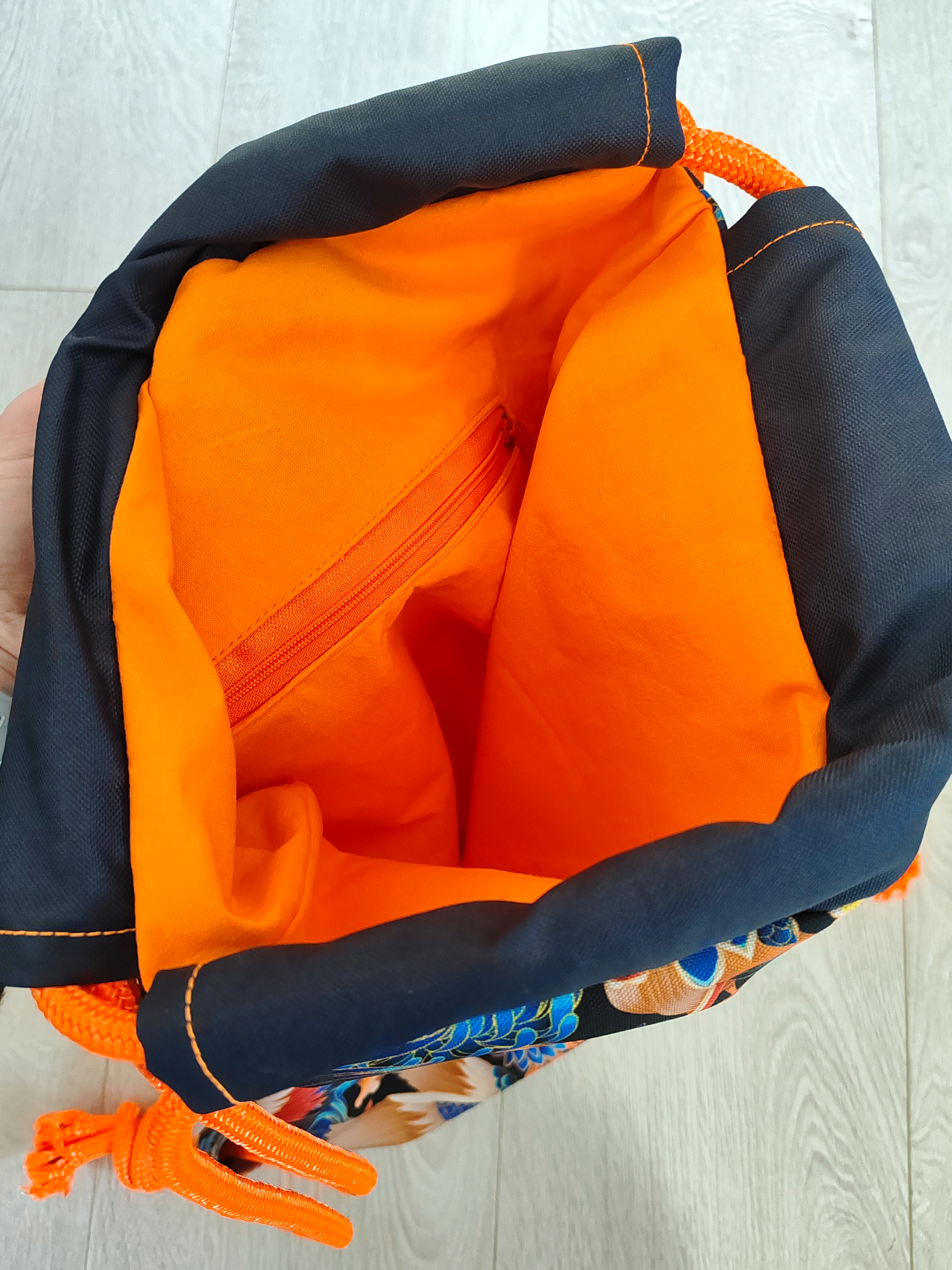 Workoplecak z motywem żurawii