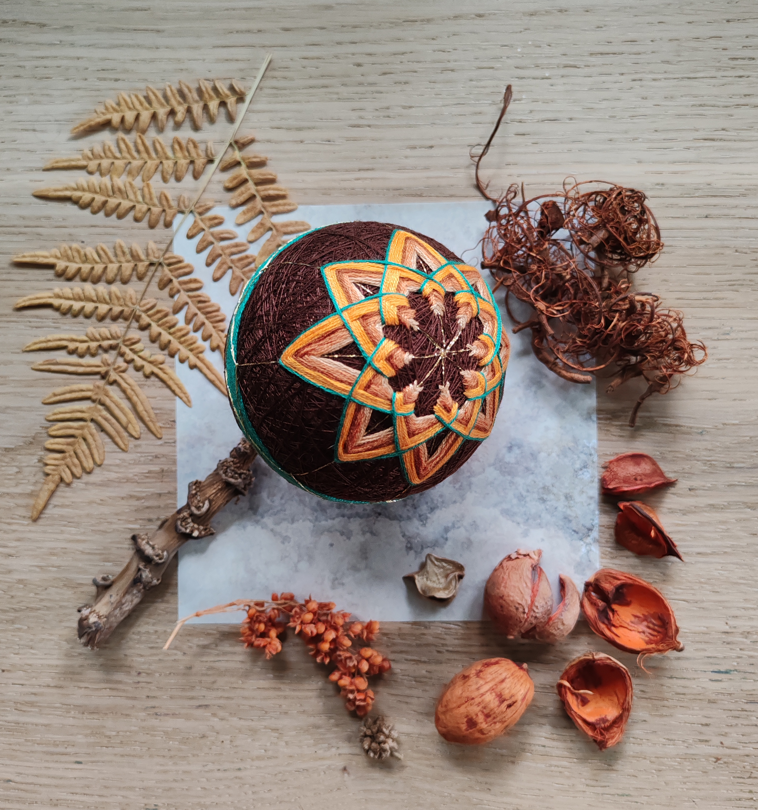 Ręcznie wyszywana kula temari M 8 cm - UGRUNTOWANIE