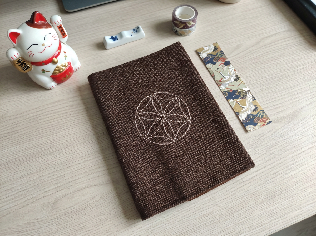 Płócienny otulacz na książkę w stylu japońskim z haftem sashiko