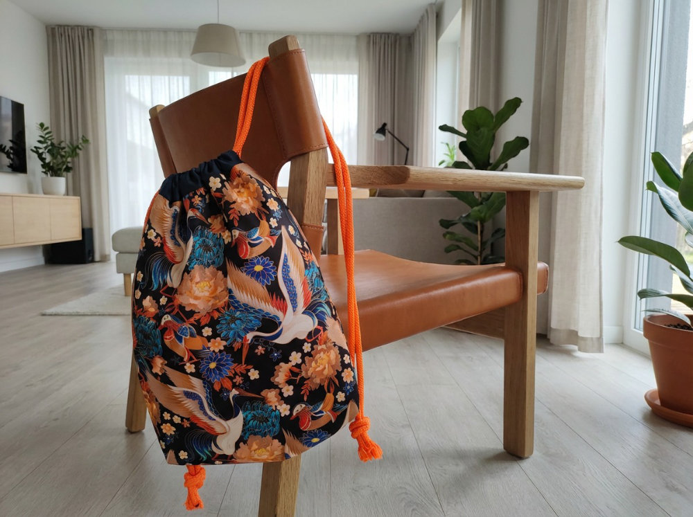 Workoplecak z motywem żurawii