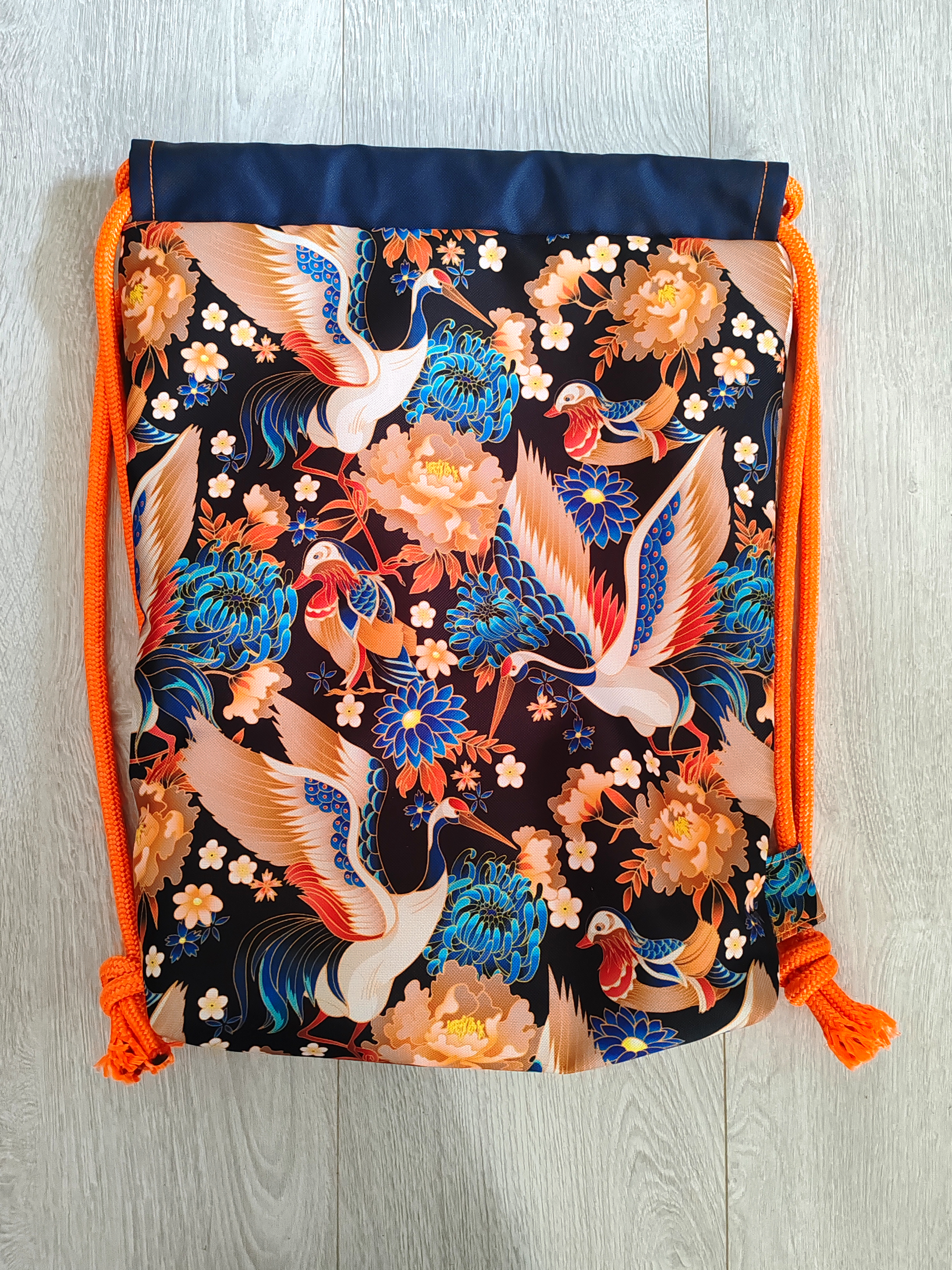 Workoplecak z motywem żurawii