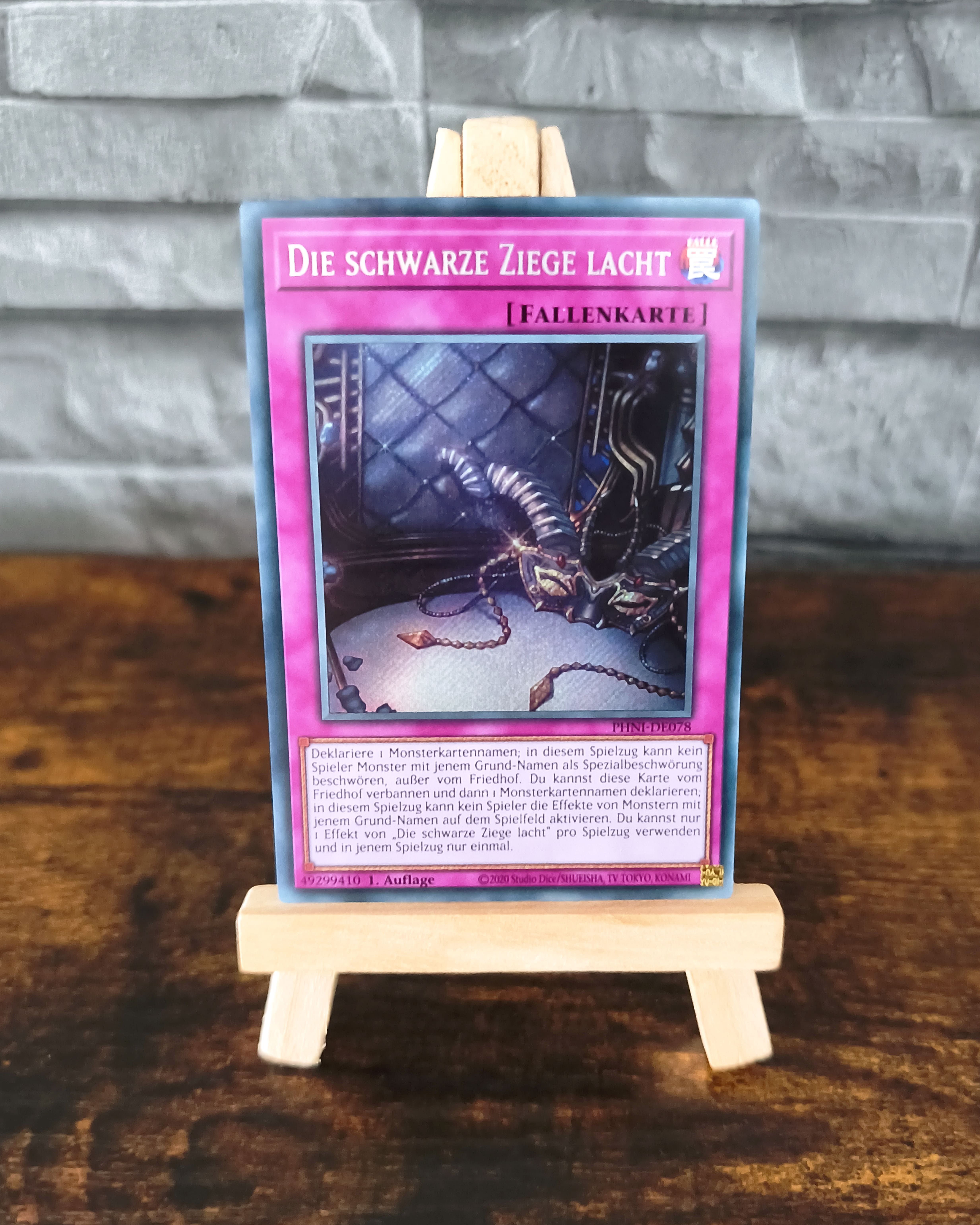 Yu-Gi-Oh! Sammelkarte Die schwarze Ziege lacht (V.1 - Secret Rare)