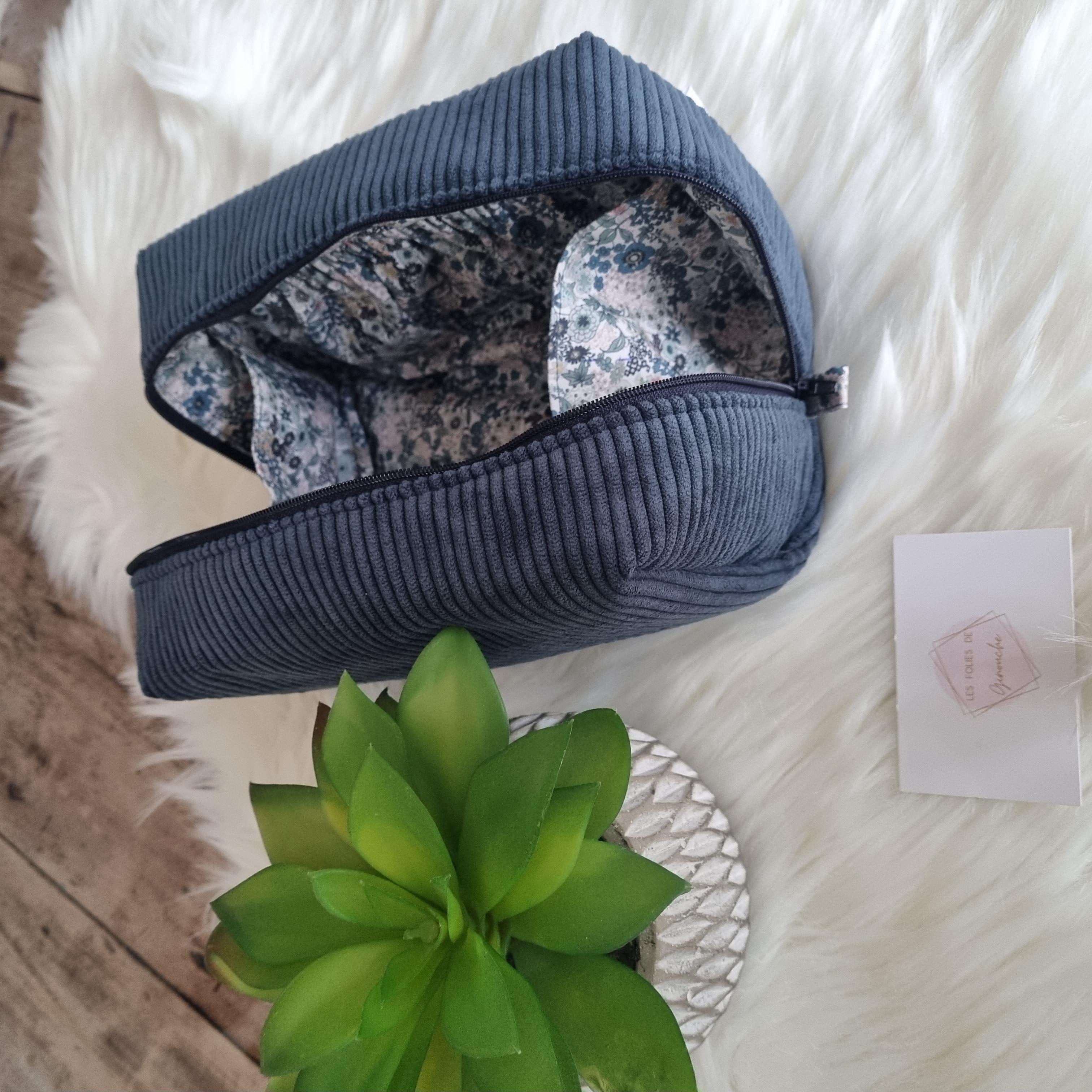 TROUSSE DE TOILETTE EN VELOURS COTELÉ BLEU NUIT