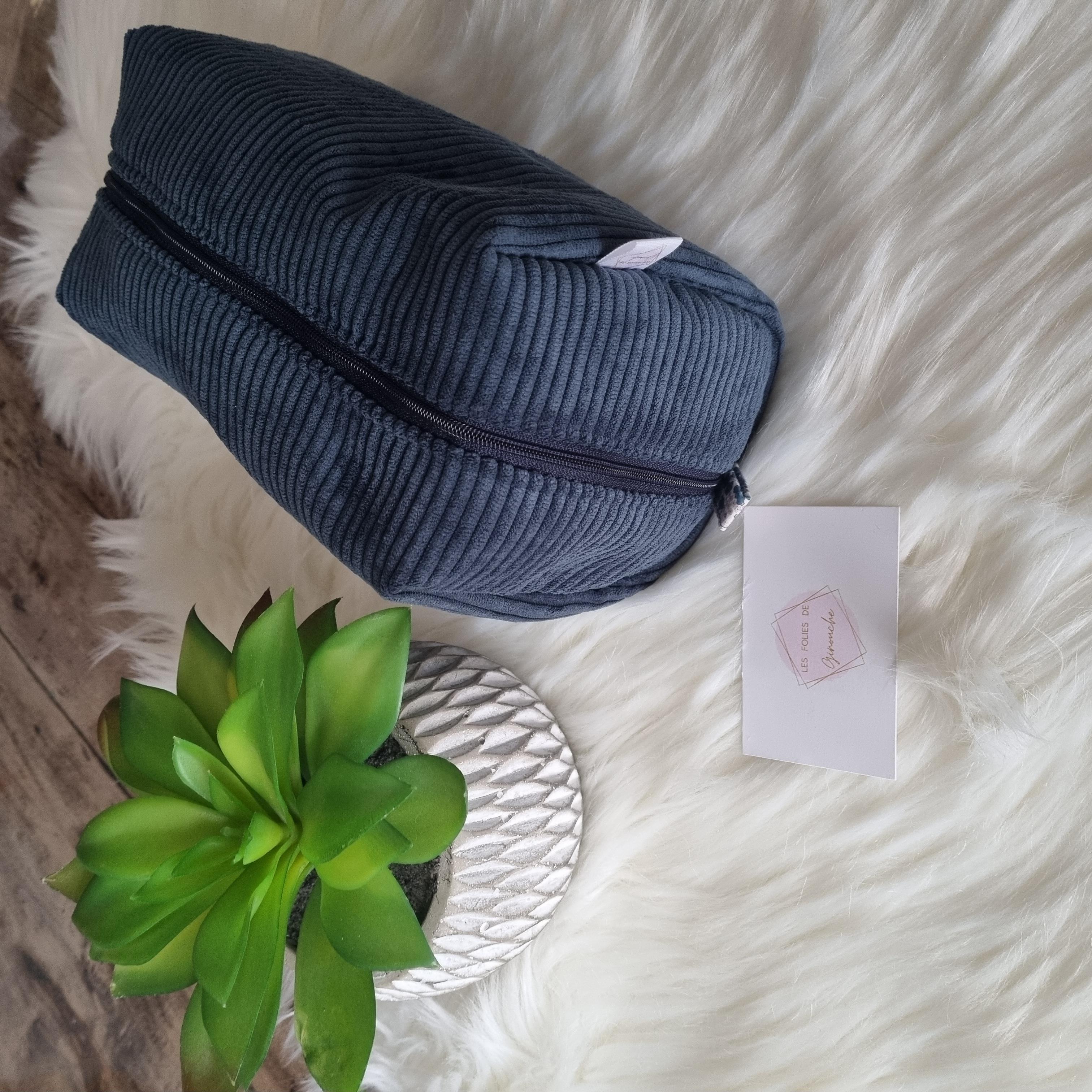 TROUSSE DE TOILETTE EN VELOURS COTELÉ BLEU NUIT