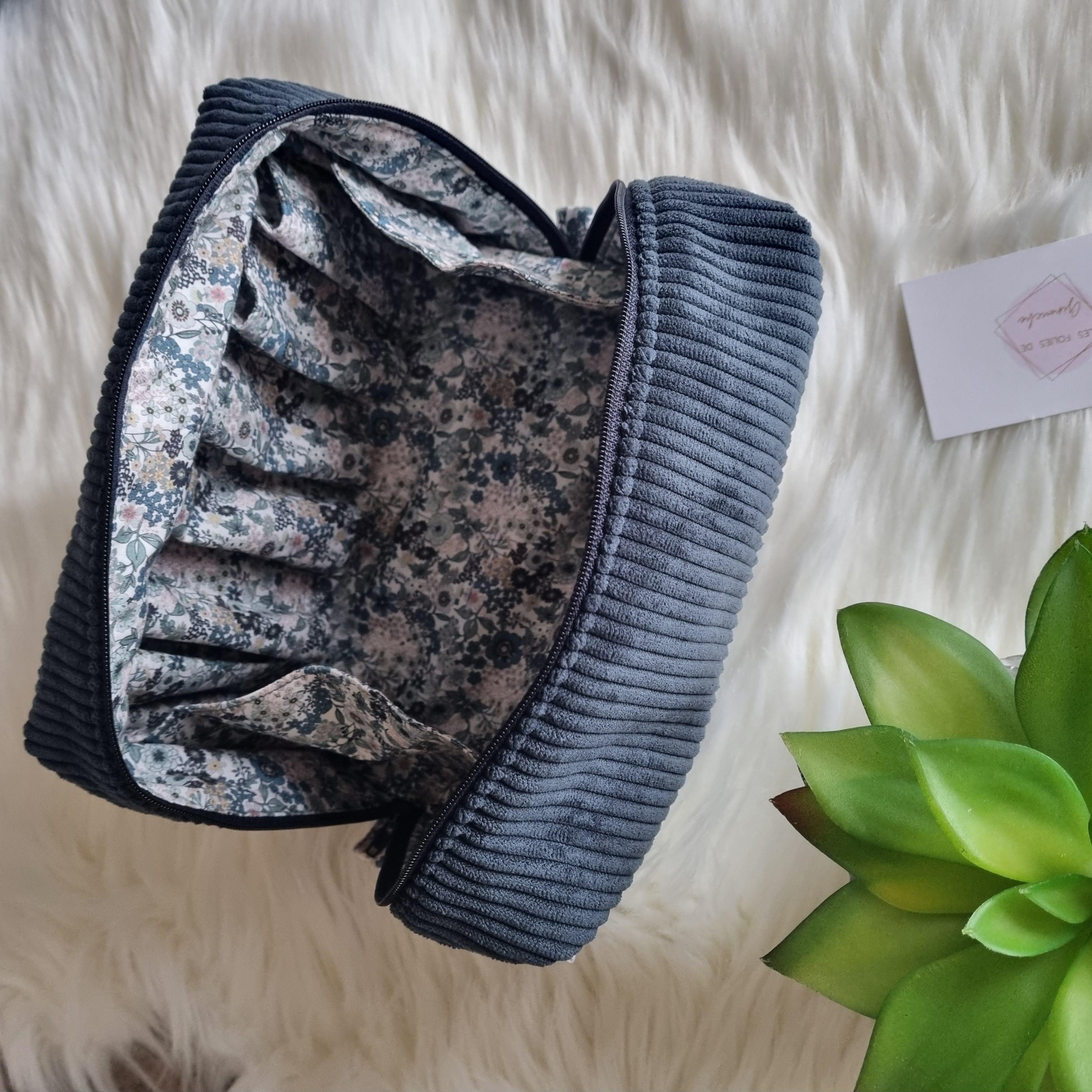 TROUSSE DE TOILETTE EN VELOURS COTELÉ BLEU NUIT