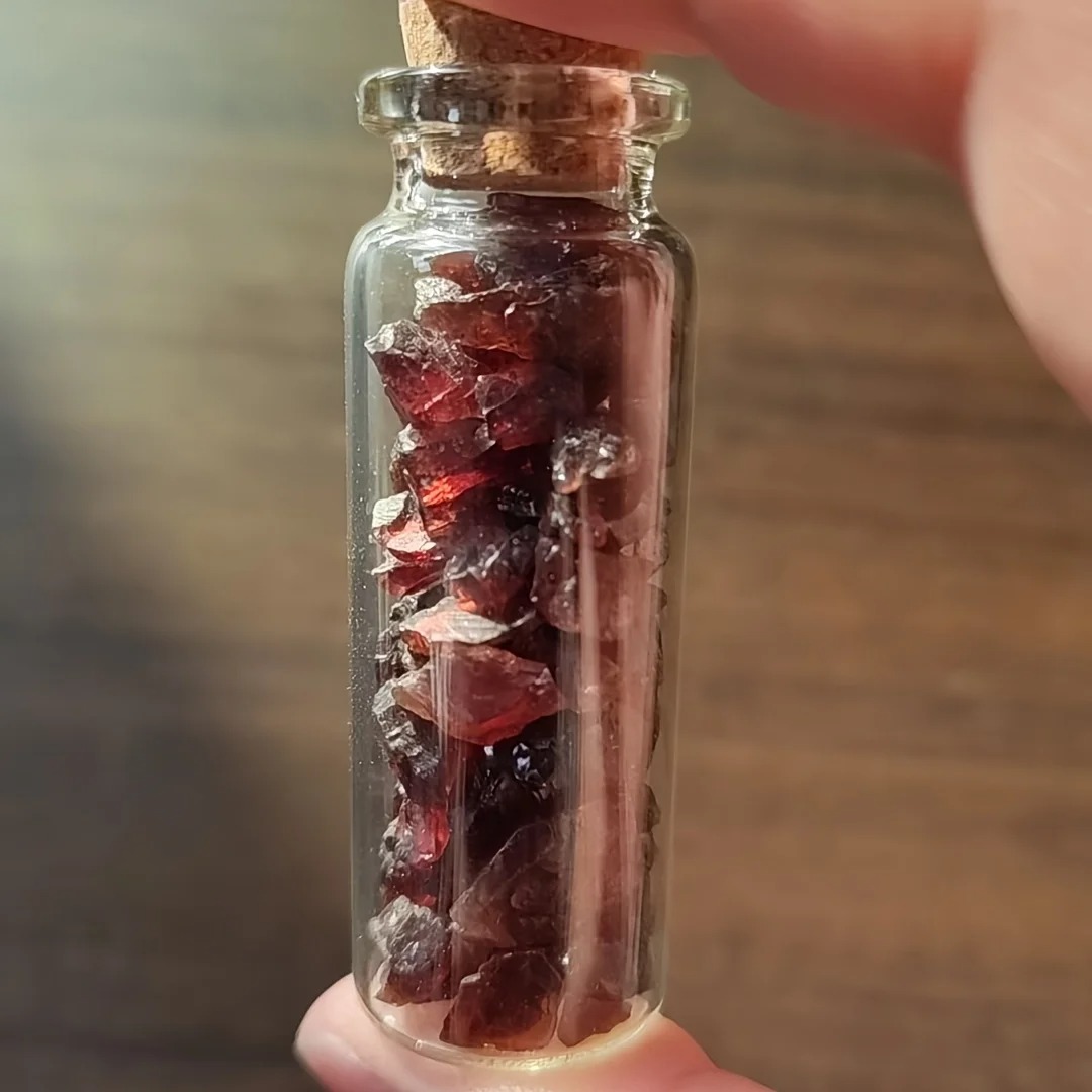 Natural Raw Garnet Crystal Chips (40g / 90g / 150g) – Deep Red Gemstone Gravel for Jewelry, Décor & DIY