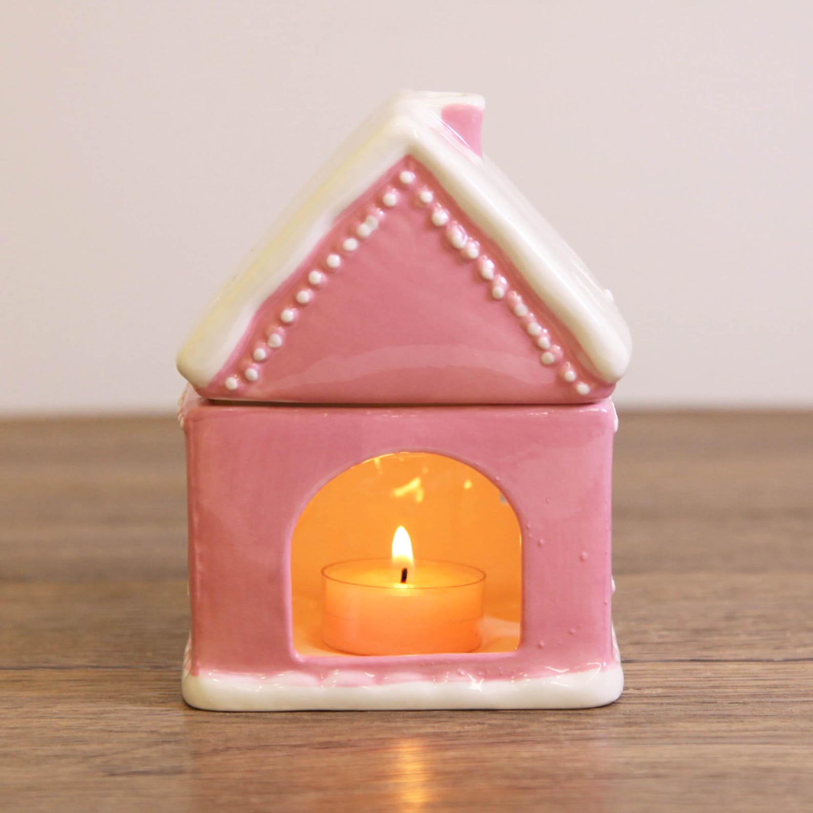 Pink Ceramic Hamster Habitat with Removable Lid - Decorative Hollow-Out Hideout for Small Pets, Creative Home Desk Ornament-without candle