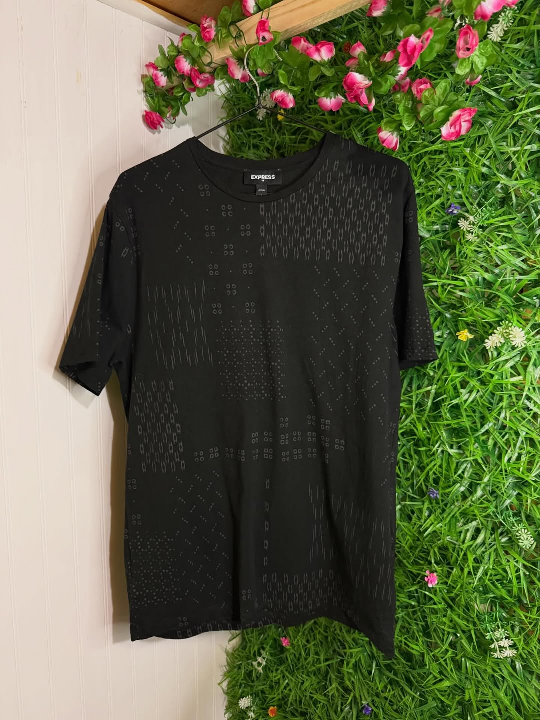 Polera Express Graphic Print – Negro Mate