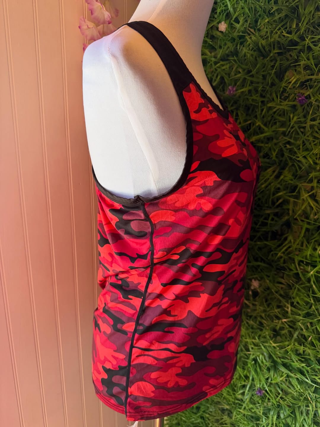 Musculosa Deportiva DRSKIN – Camuflaje Rojo y Negro