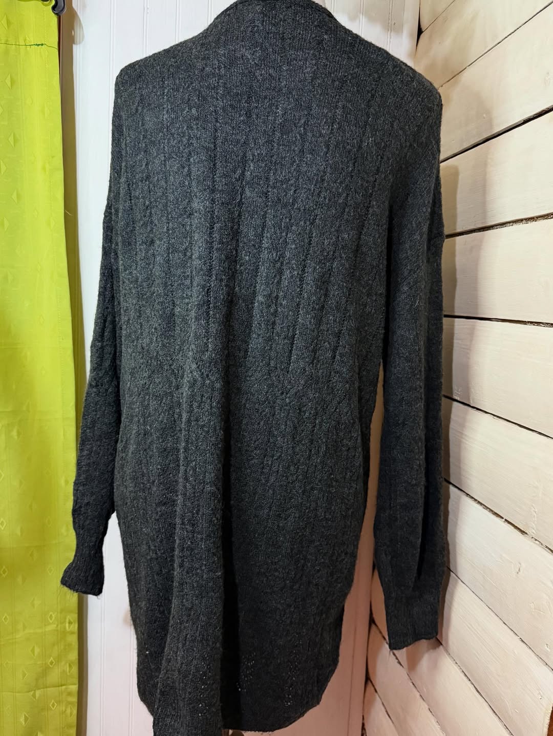 Cárdigan Largo Acanalado Gris Oscuro – Estilo Oversize