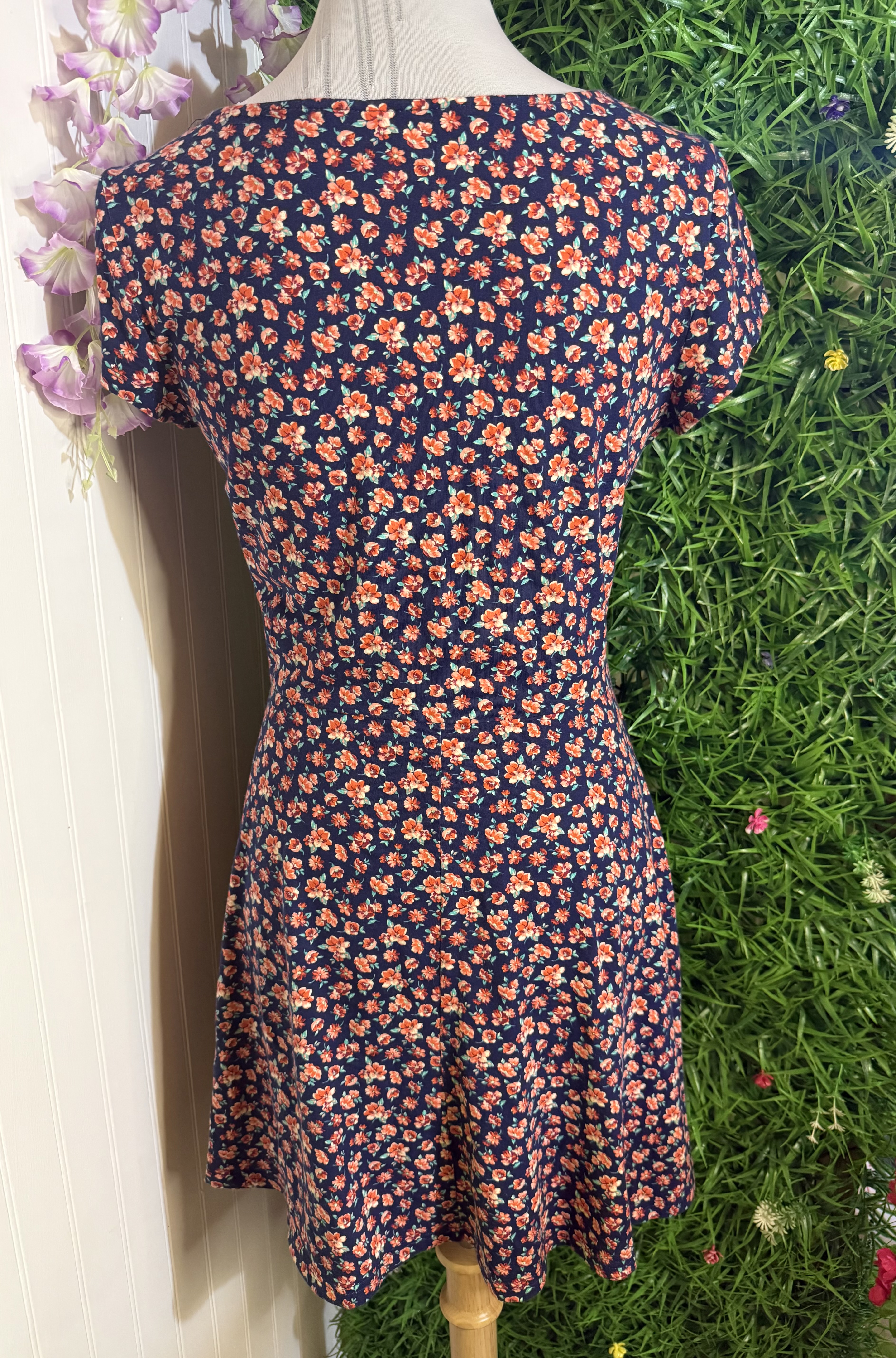 Vestido Floreado American Eagle - Detalle Cut-Out