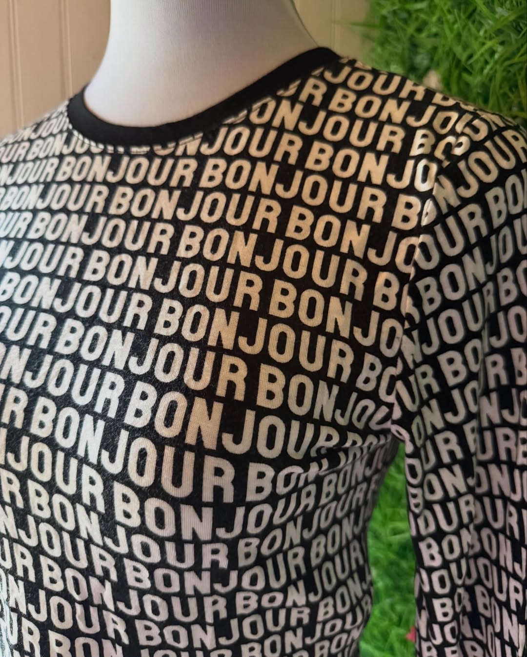 Crop Top Manga Larga "Bonjour" - Forever 21