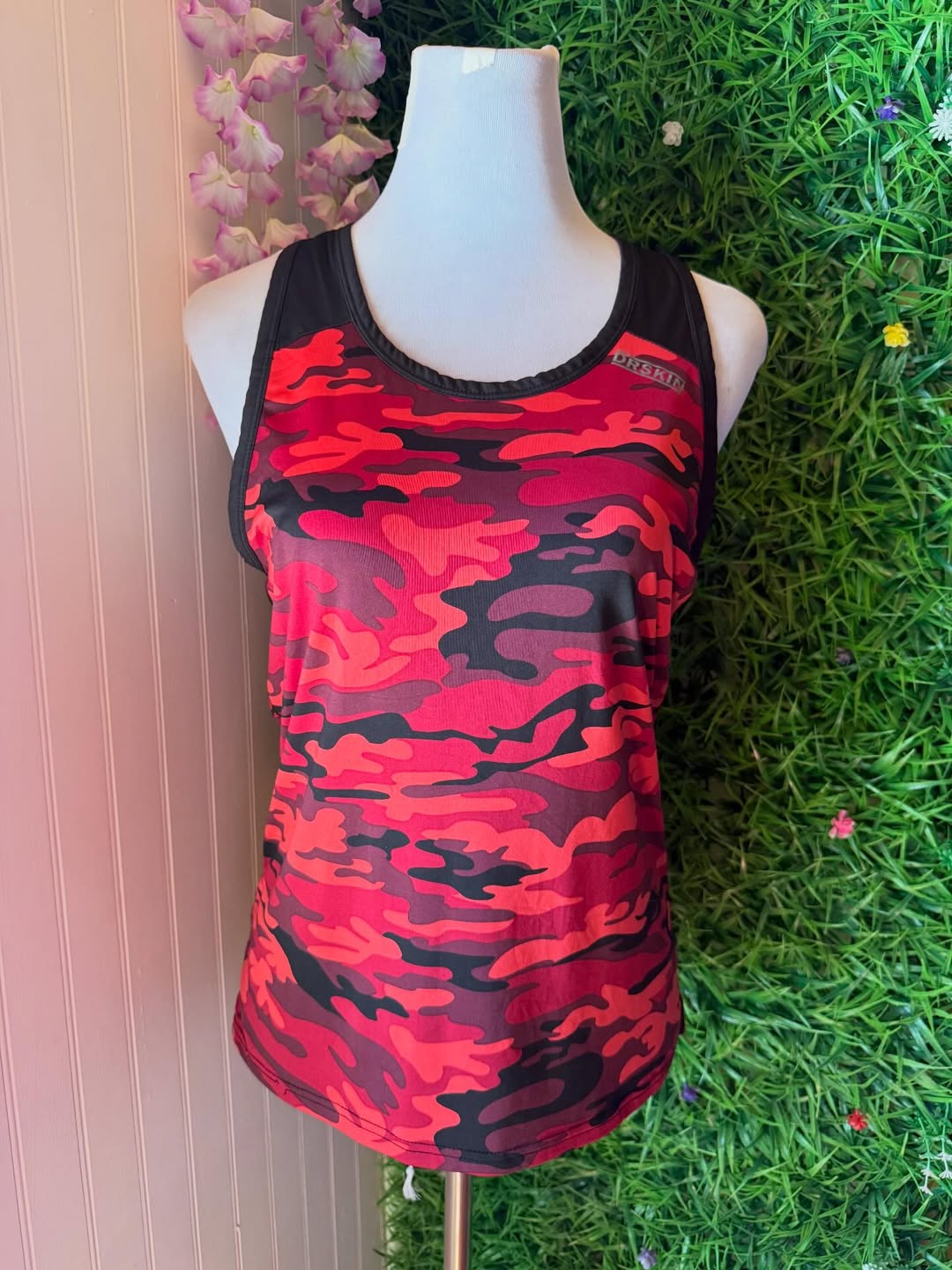 Musculosa Deportiva DRSKIN – Camuflaje Rojo y Negro