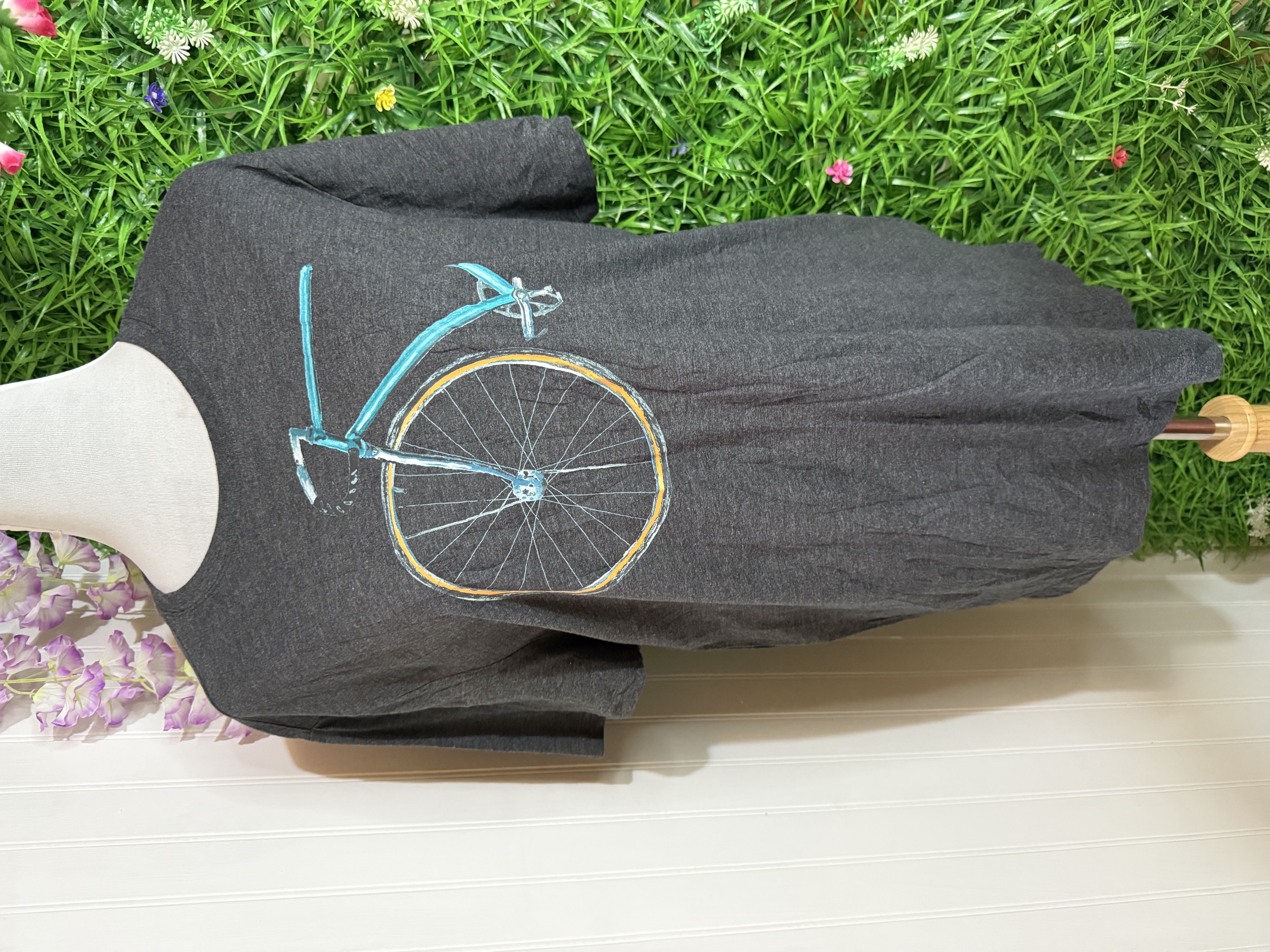 Polera Banana Republic Gris con Gráfico de Bicicleta