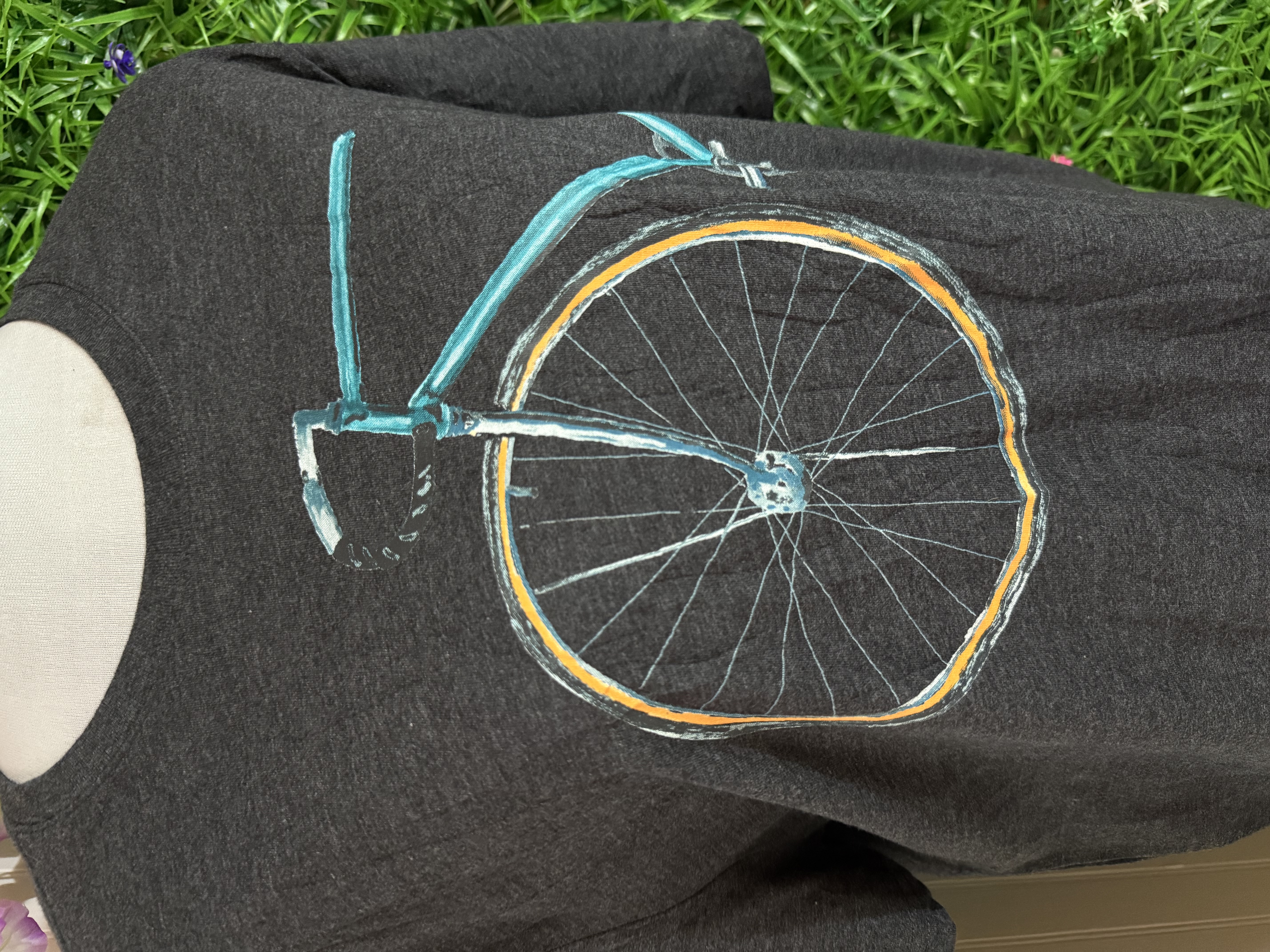 Polera Banana Republic Gris con Gráfico de Bicicleta