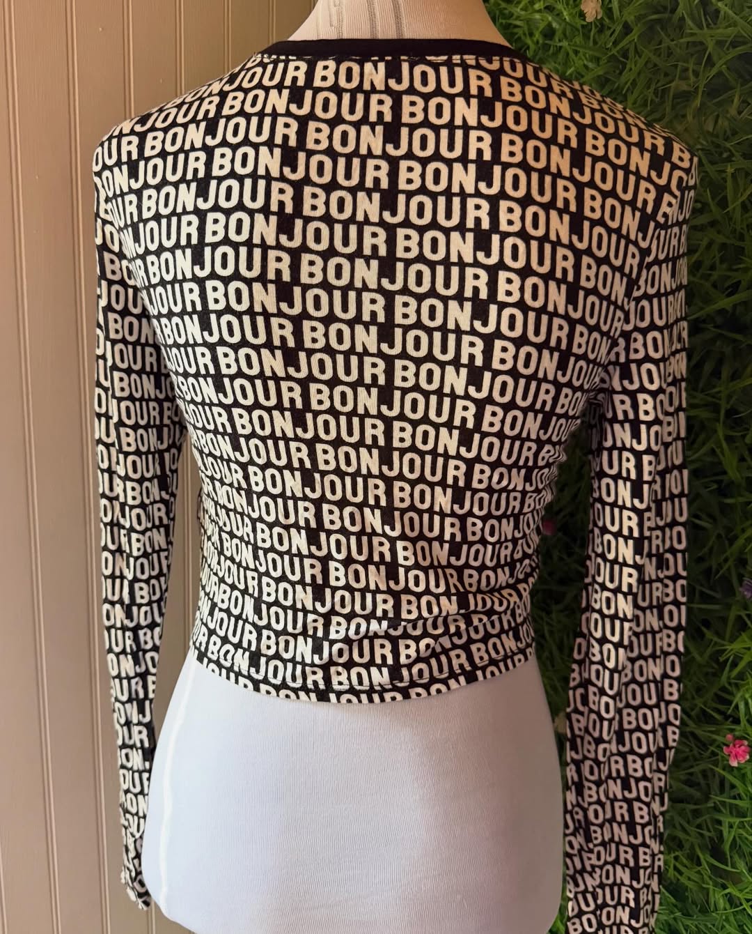 Crop Top Manga Larga "Bonjour" - Forever 21