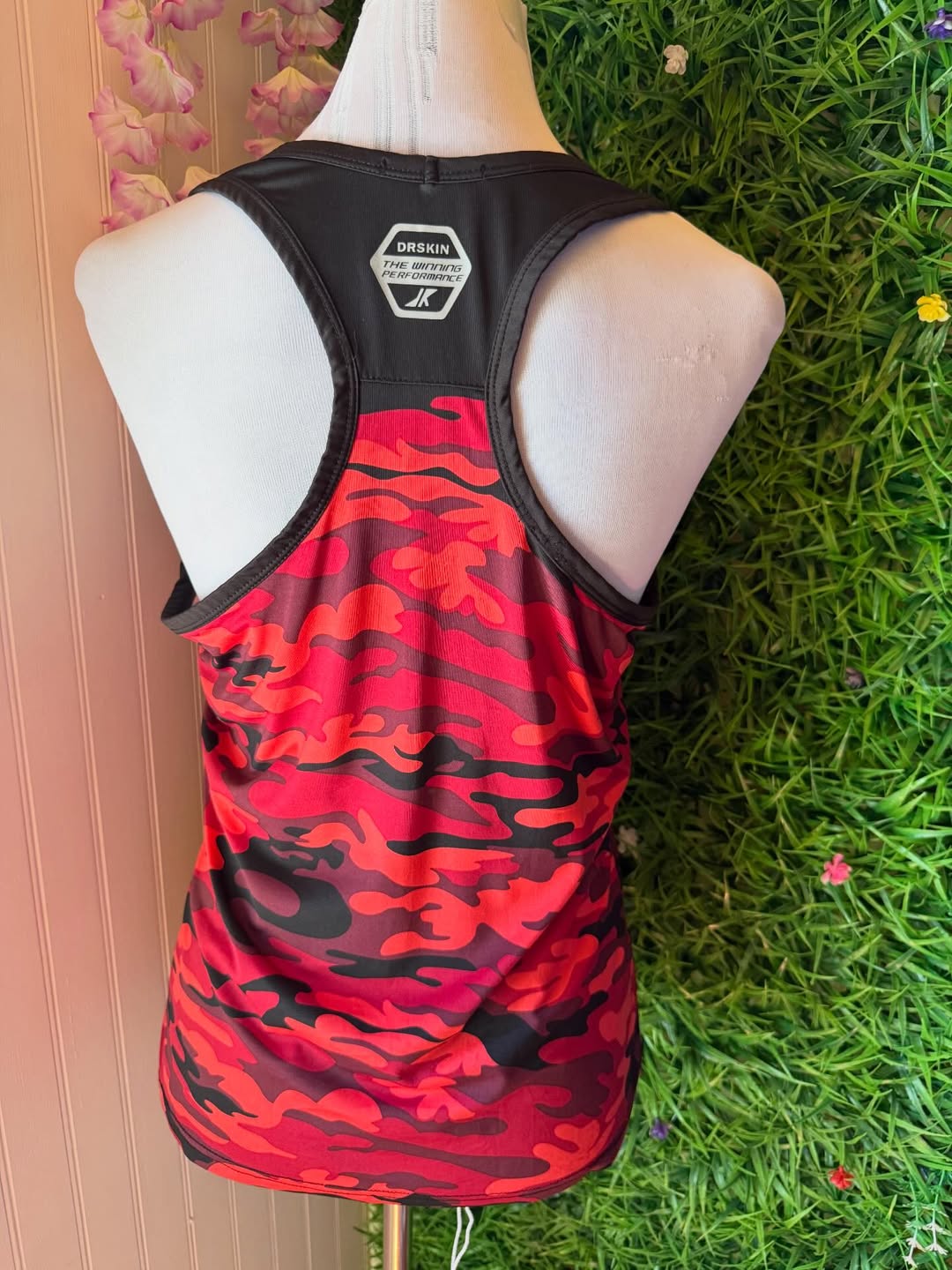 Musculosa Deportiva DRSKIN – Camuflaje Rojo y Negro