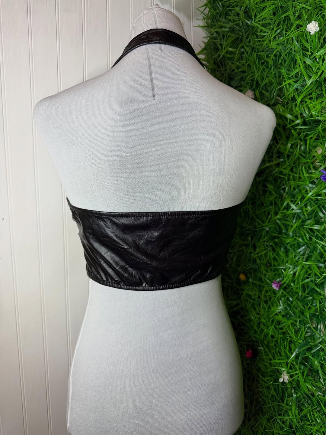 Crop Top Efecto Cuero con Cordones Frontales