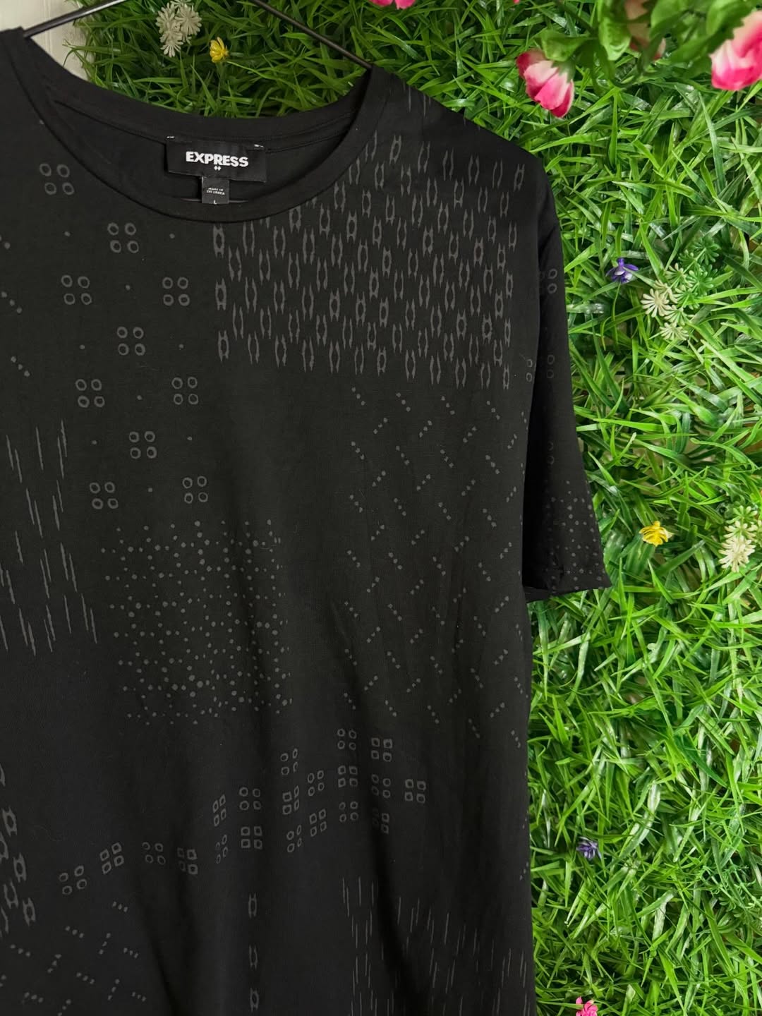 Polera Express Graphic Print – Negro Mate