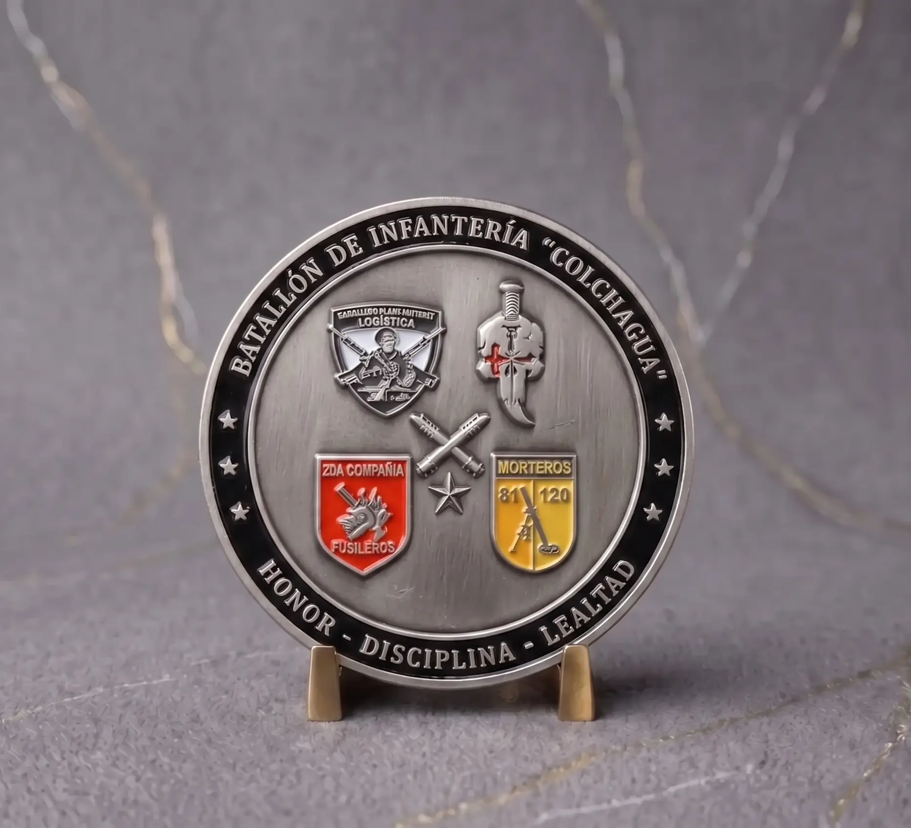 Moneda personalizada del Batallón de Infantería "Colchagua", con un imponente zorro táctico como emblema central