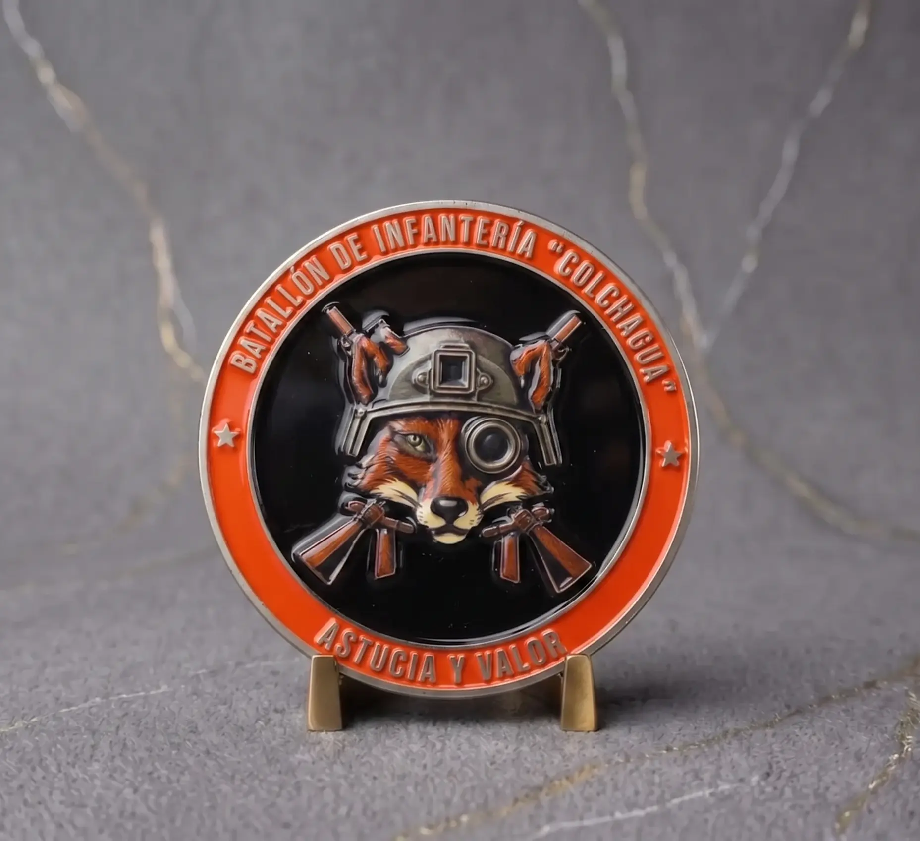 Moneda personalizada del Batallón de Infantería "Colchagua", con un imponente zorro táctico como emblema central
