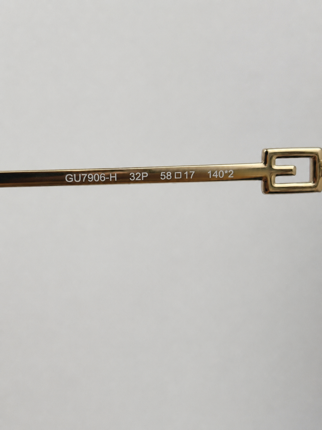Слъчеви очила guess 