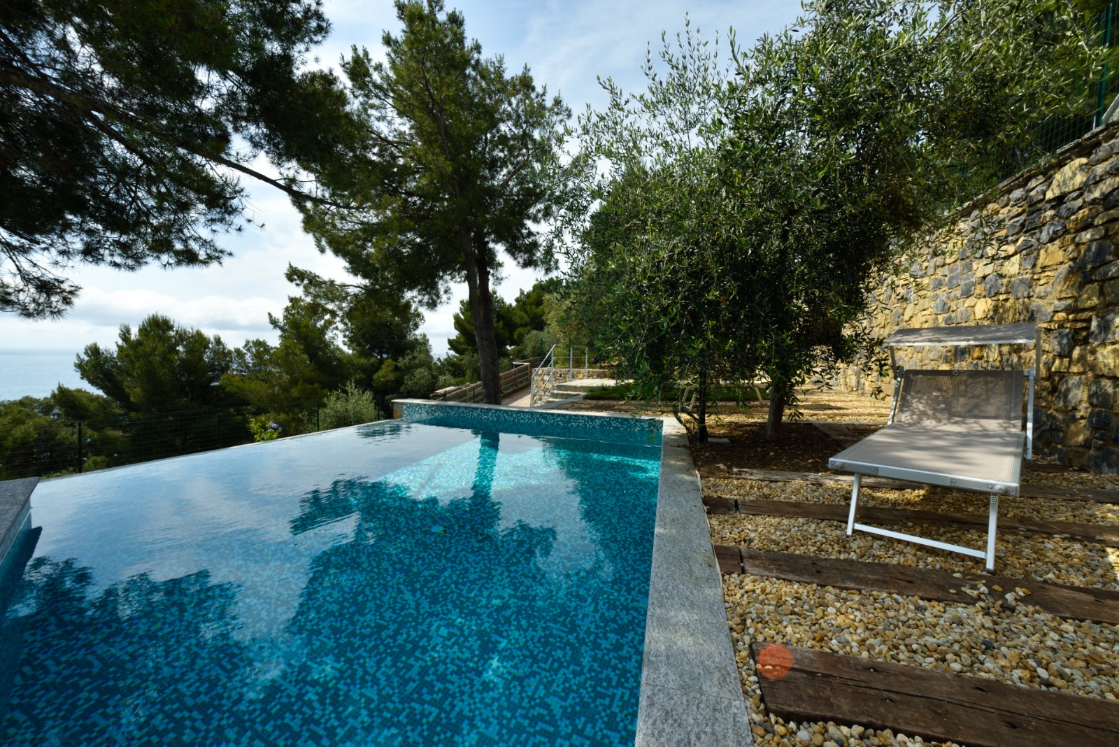 Rif. 9 | Villa di Lusso con Vista Mare e Piscina Privata 
