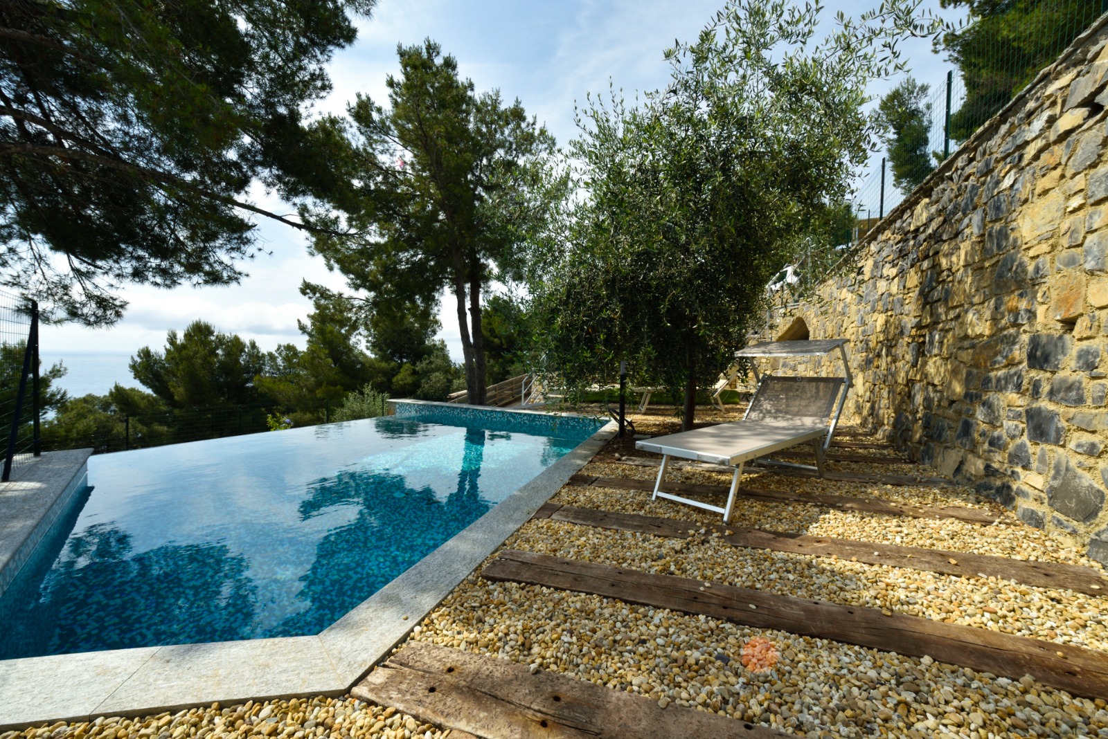 Rif. 9 | Villa di Lusso con Vista Mare e Piscina Privata 