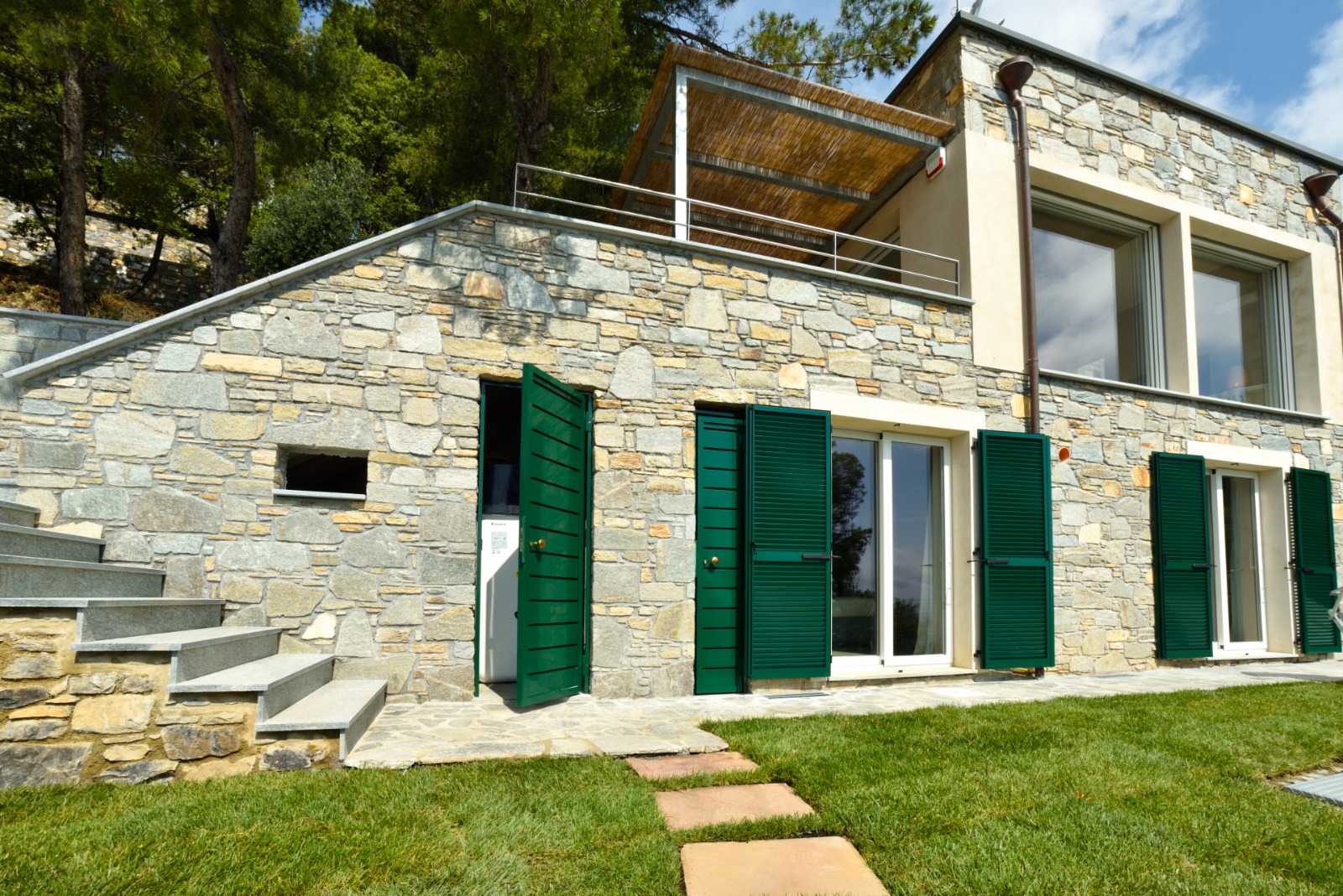 Rif. 9 | Villa di Lusso con Vista Mare e Piscina Privata 