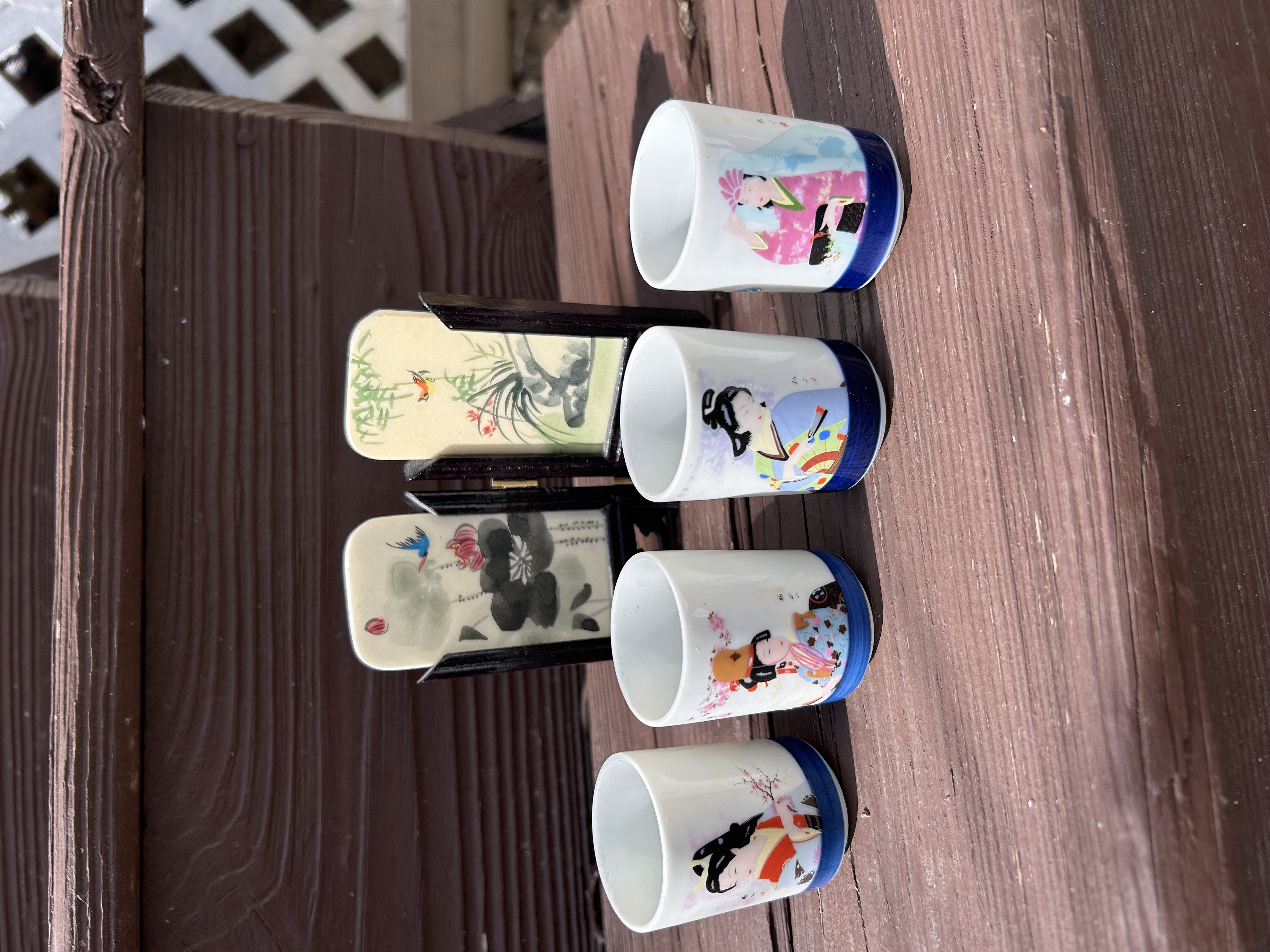 Vintage Japanese-Style Porcelain Cup Set with Mini Folding Screen