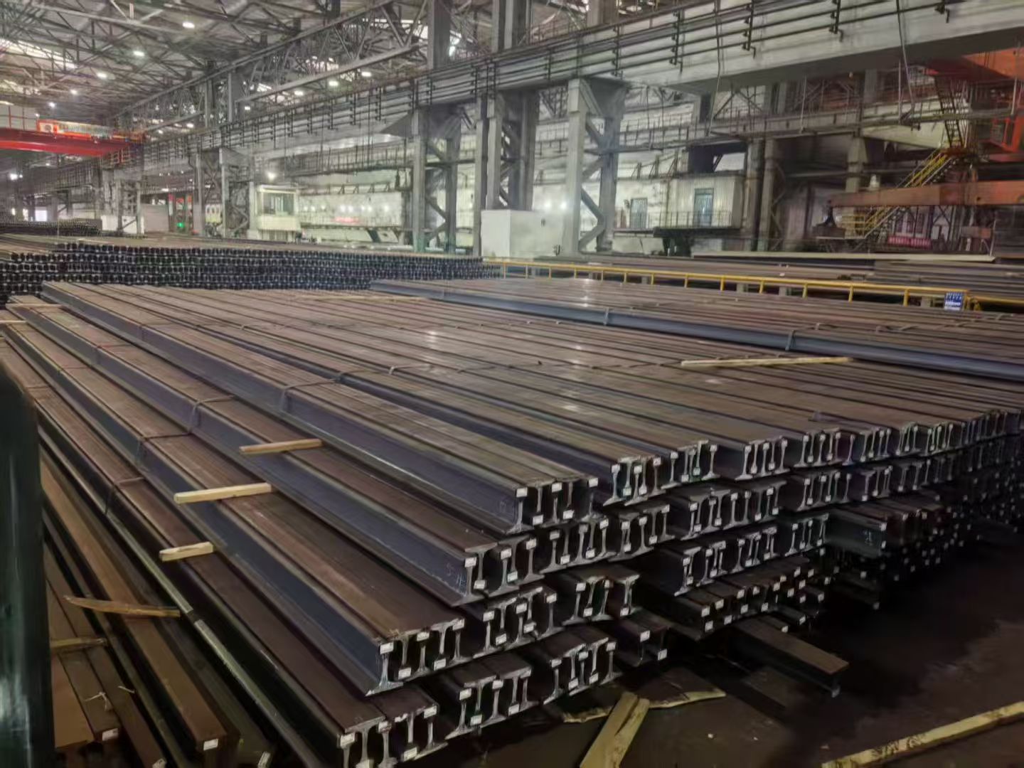 P50 R60 R65 R350HT 71Mn Heat-Treated Steel Rail
