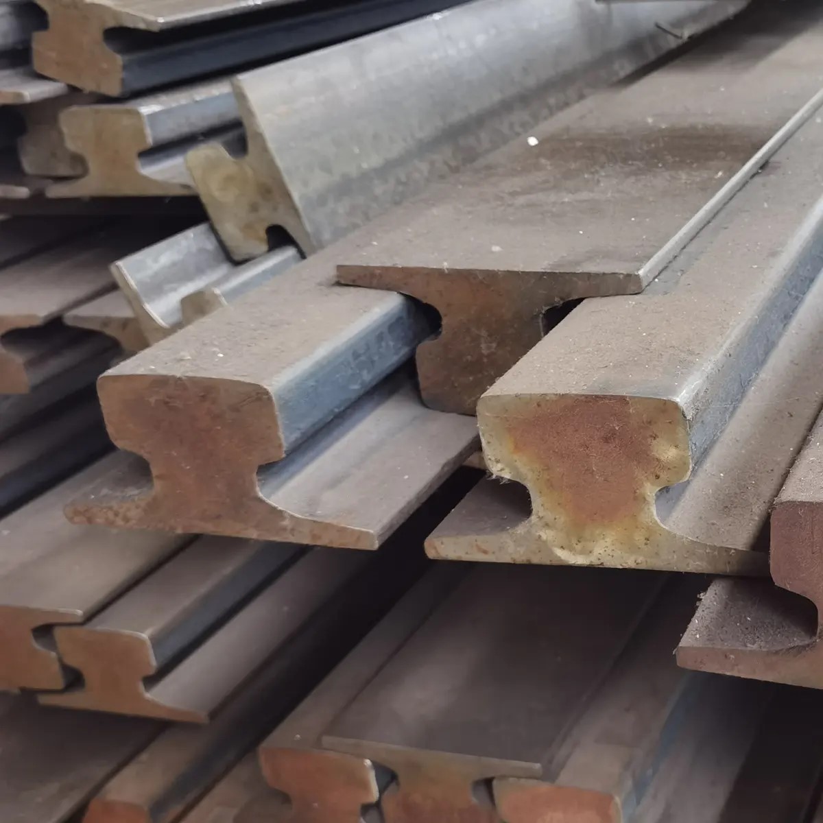 Best Grade Used Railway Rails Scrap R50 R65 Heavy Iron Metal Track Scrap for Sale for Steel Recycling and Construction