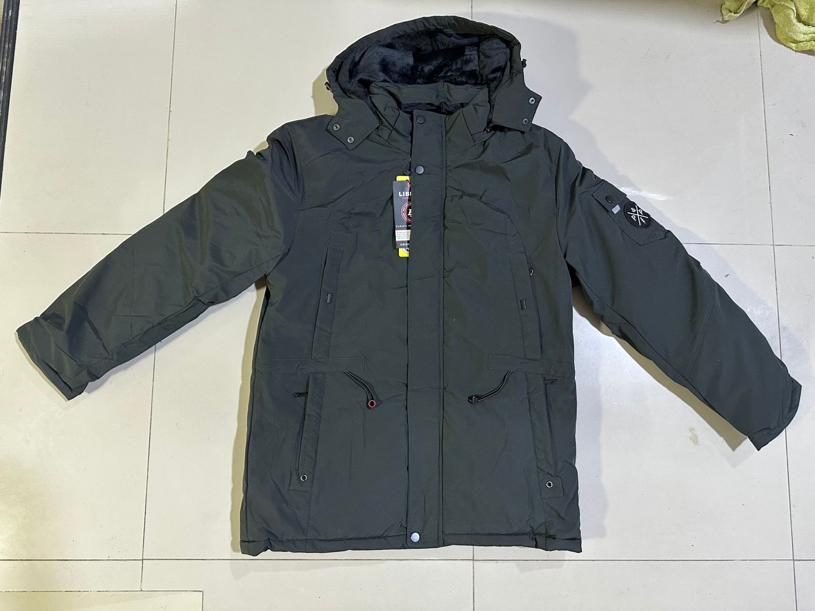 Casaca Hombre Velmont RIDGE Shield Térmica Outdoor con Capucha Desmontable