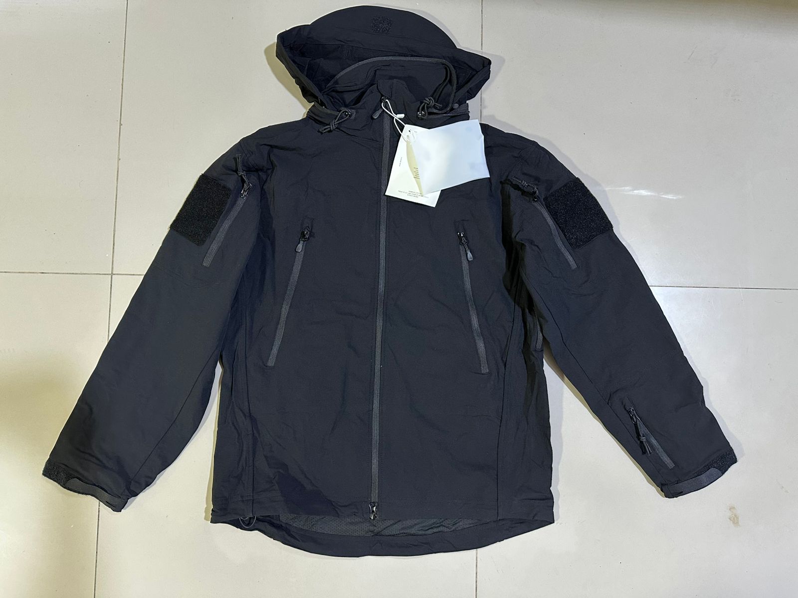 Casaca Hombre Velmont ARES Shell Impermeable con Capucha Oculta