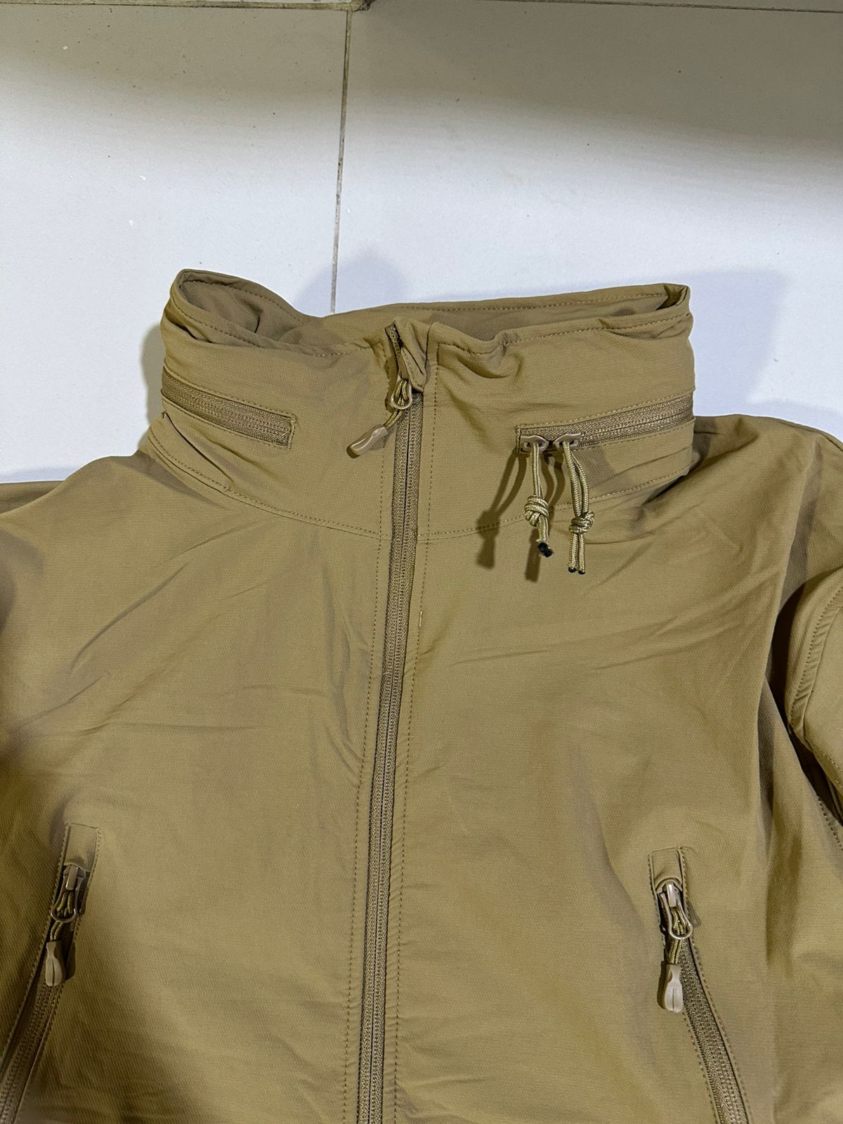 Casaca Hombre Velmont ARES Shell Impermeable con Capucha Oculta