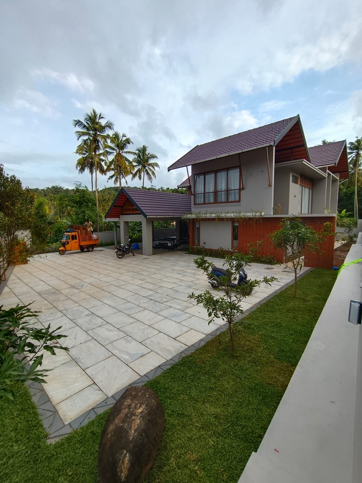 Modern Villa with Double Garage