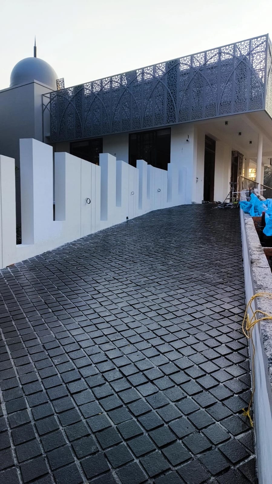 Modern Cobblestone Driveway