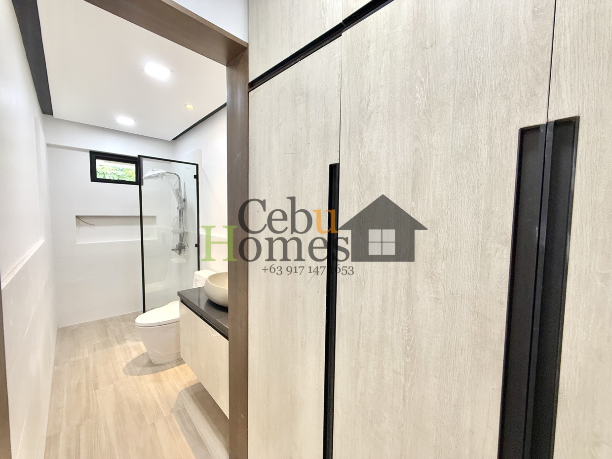 Newly Constructed 10-Bedroom House, Maria Luisa Estate Park