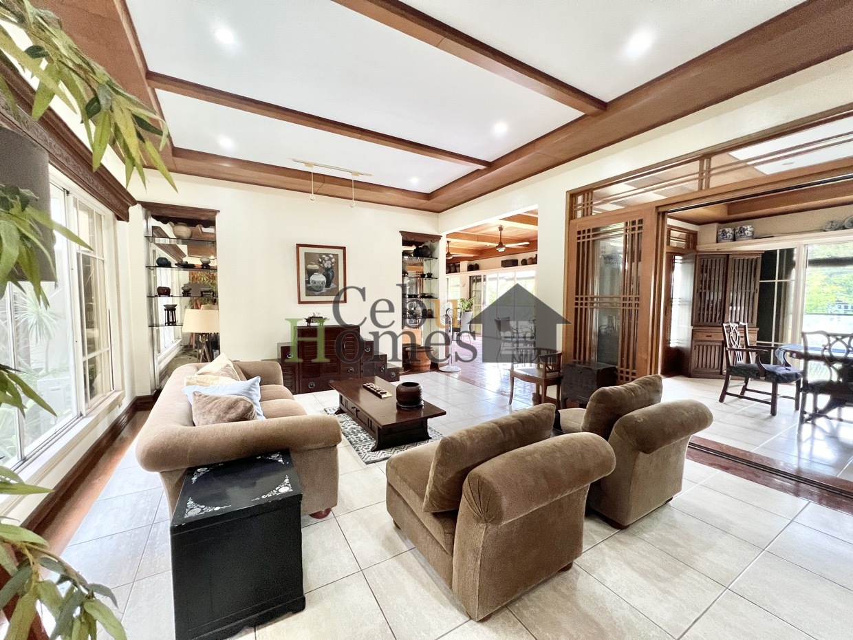Spacious House in a High-end Village - Mandaue City