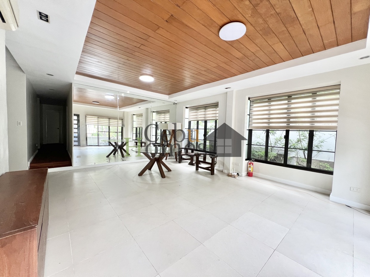 #0891: 4-Bedroom Bungalow House, Maria Luisa