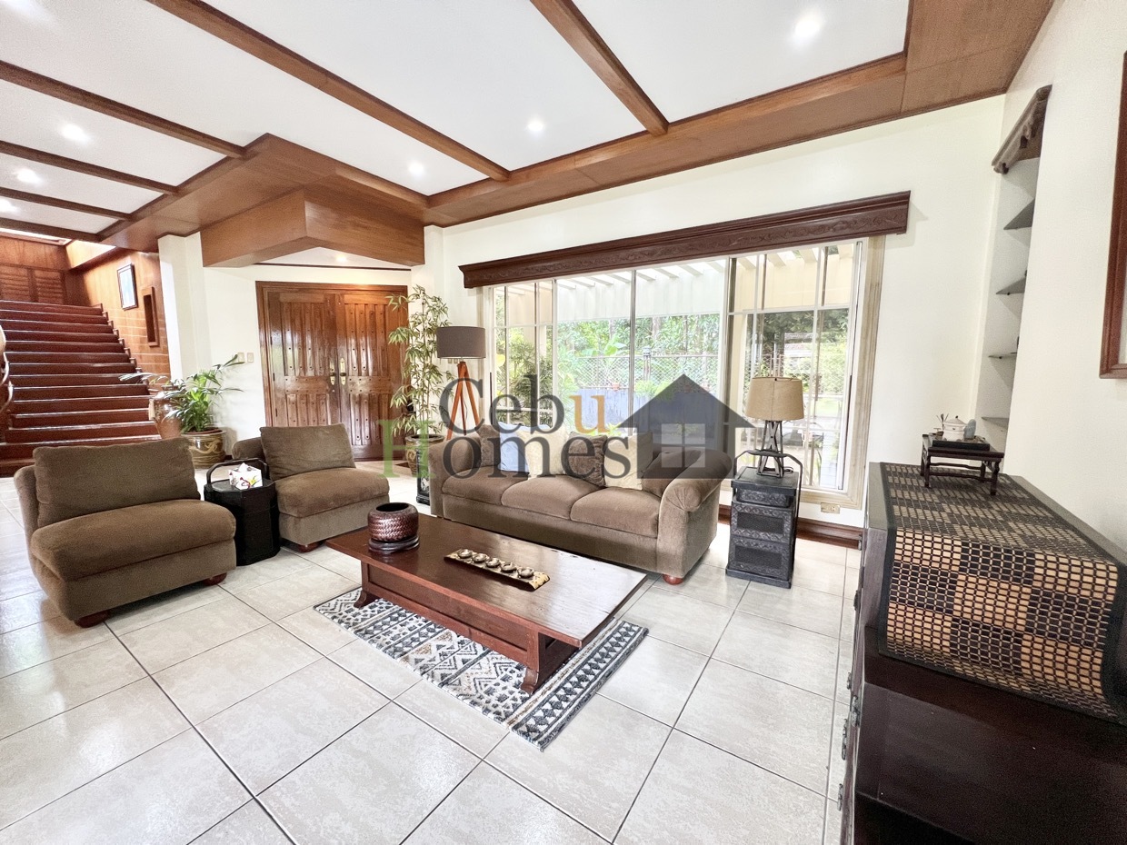 Spacious House in a High-end Village - Mandaue City