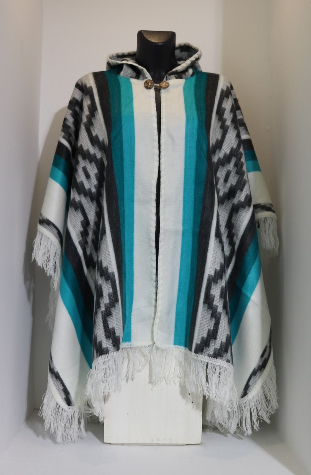 Poncho à capuche tissé