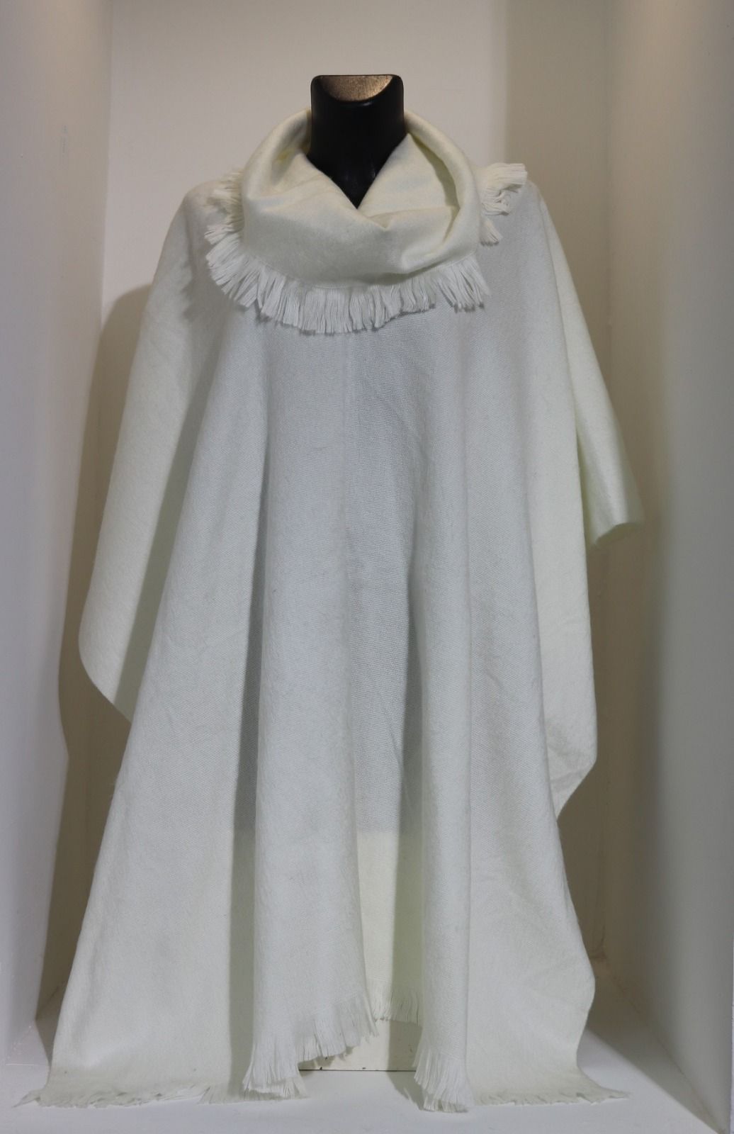 Poncho en laine blanc
