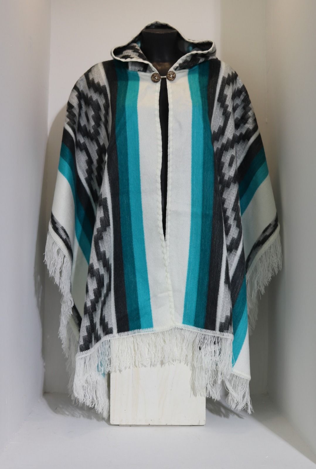 Poncho à capuche rayé