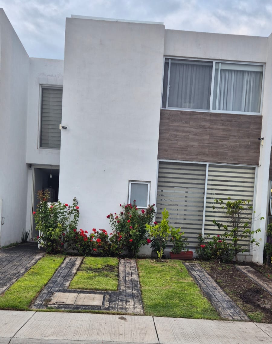¡CASA EN RENTA EN FRACCIONAMIENTO EXCLUSIVO!