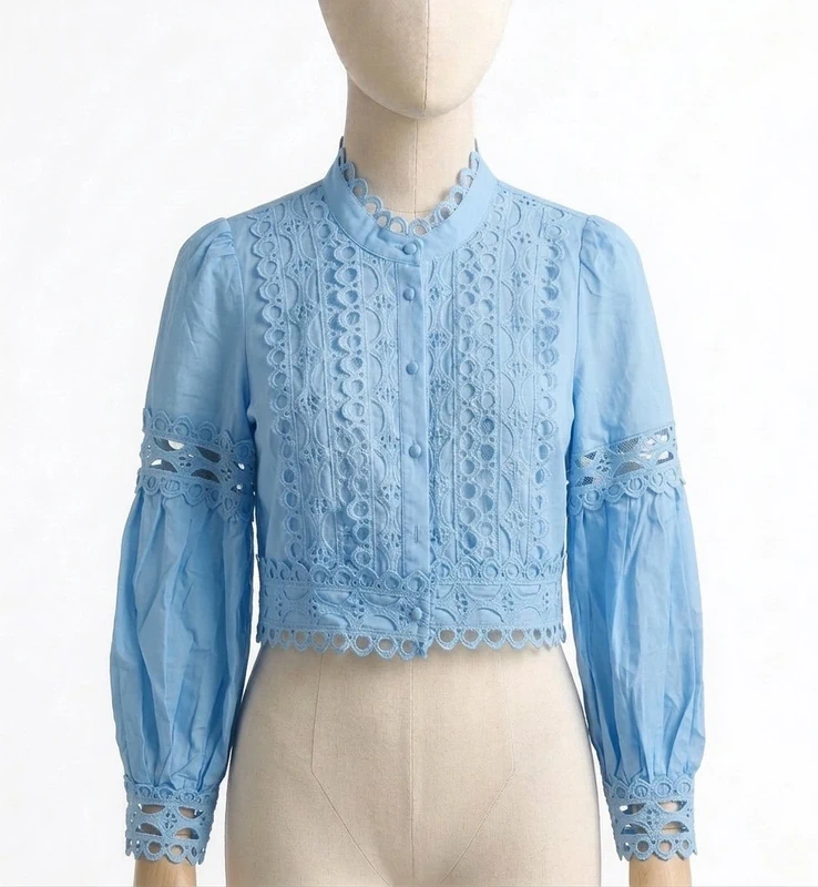 Chemise crop Ellie en coton ajouré - Bleu ciel