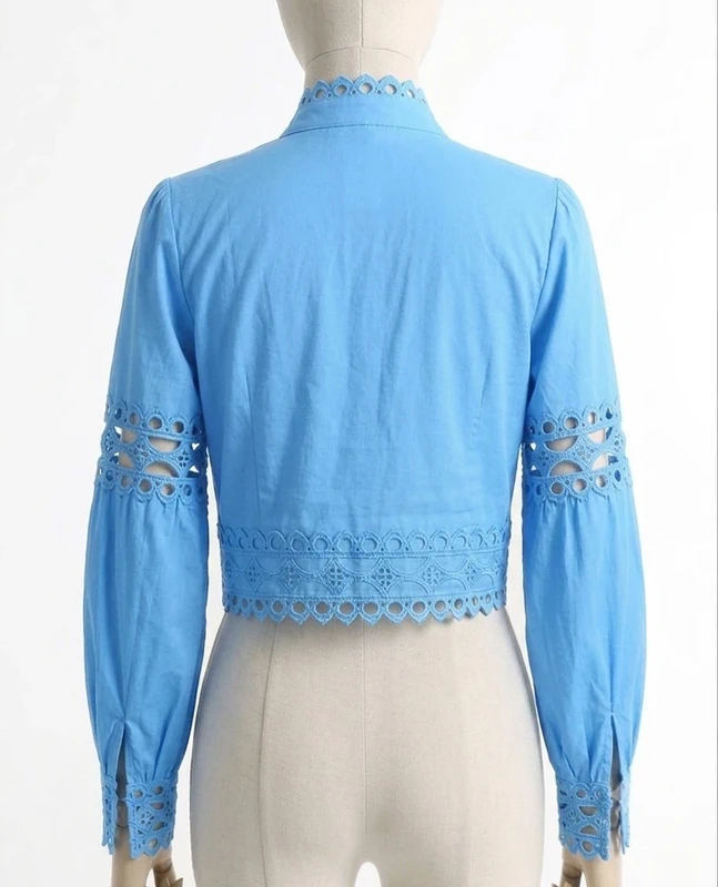 Chemise crop Ellie en coton ajouré - Bleu ciel 